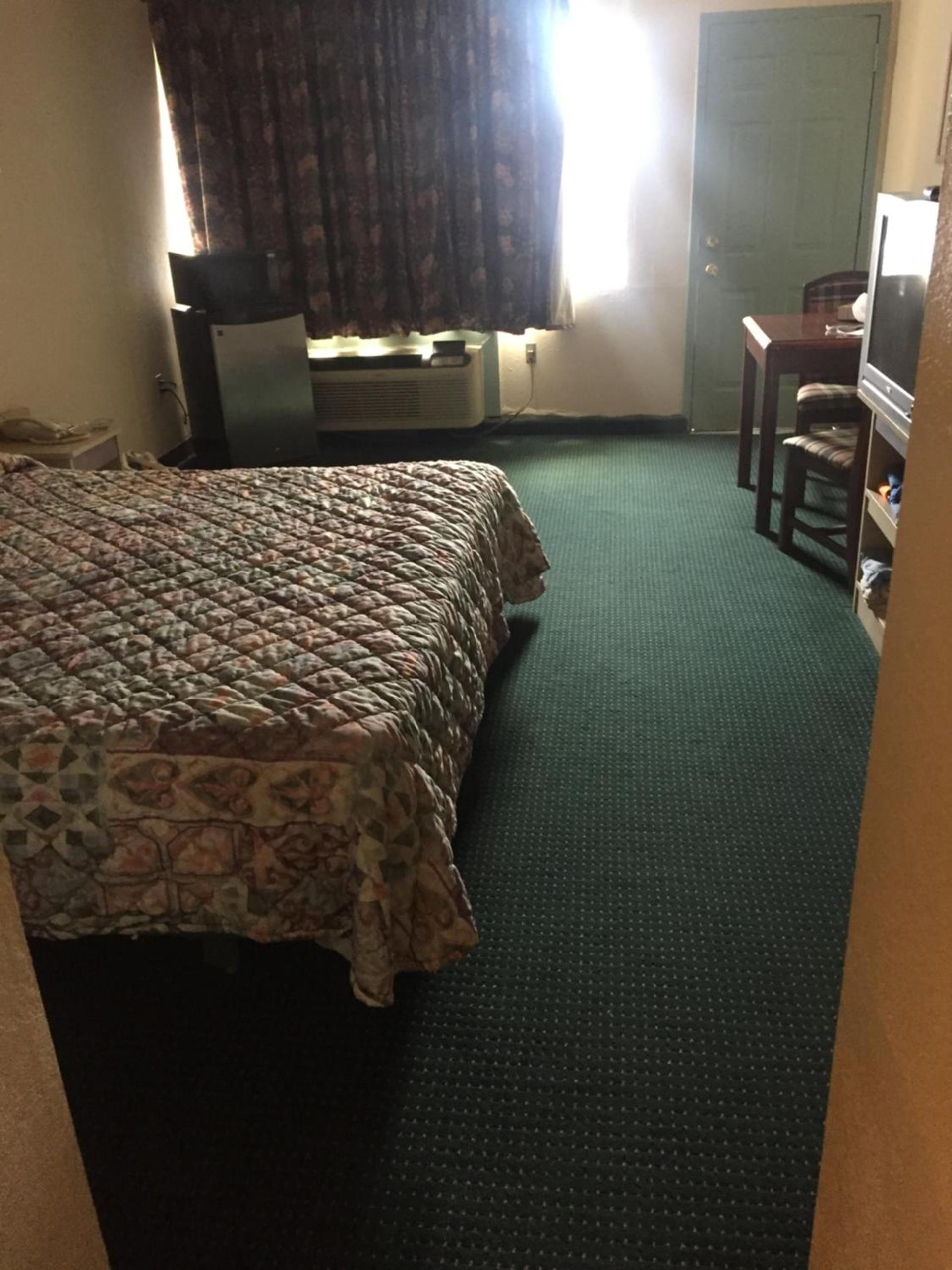 Camelot Inn photo 13