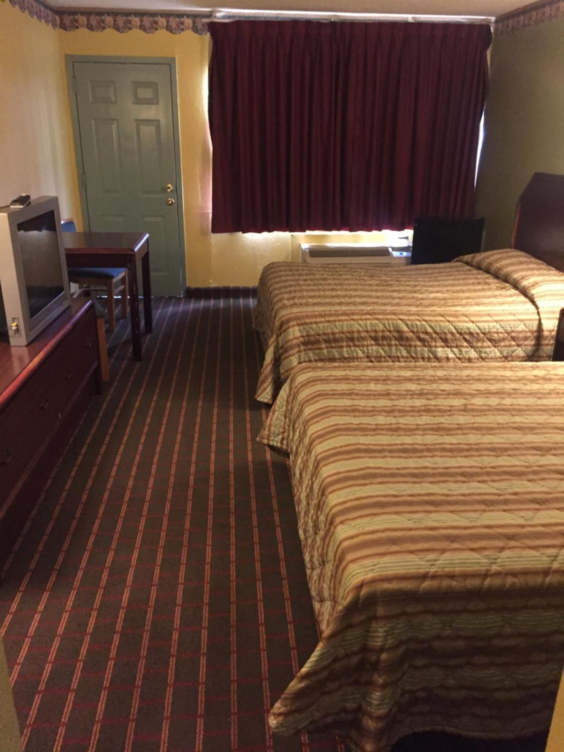 Camelot Inn photo 12