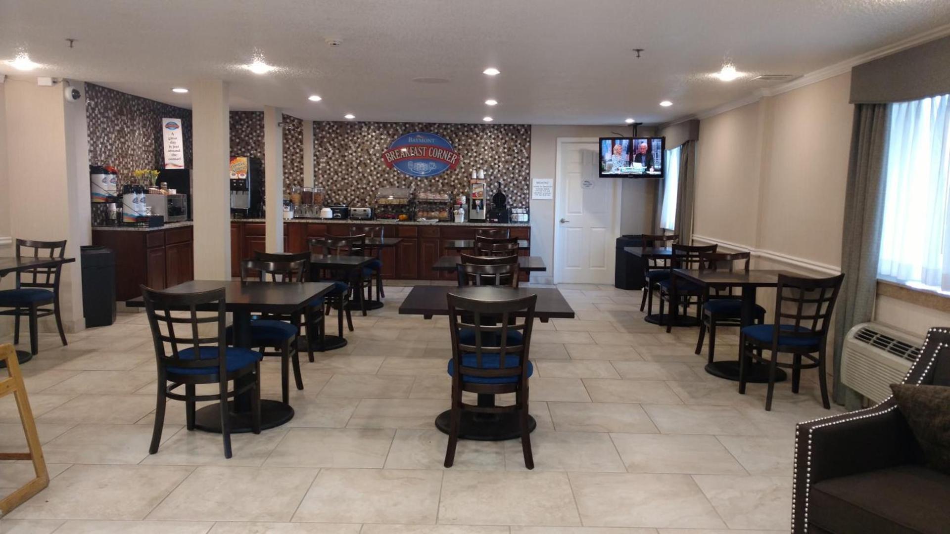 Baymont by Wyndham Texarkana photo 52