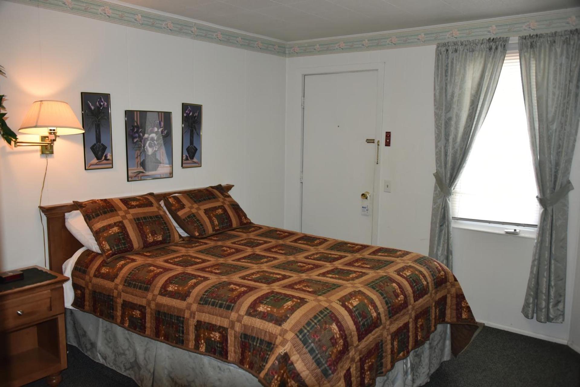 Royals Inn Motel photo 9