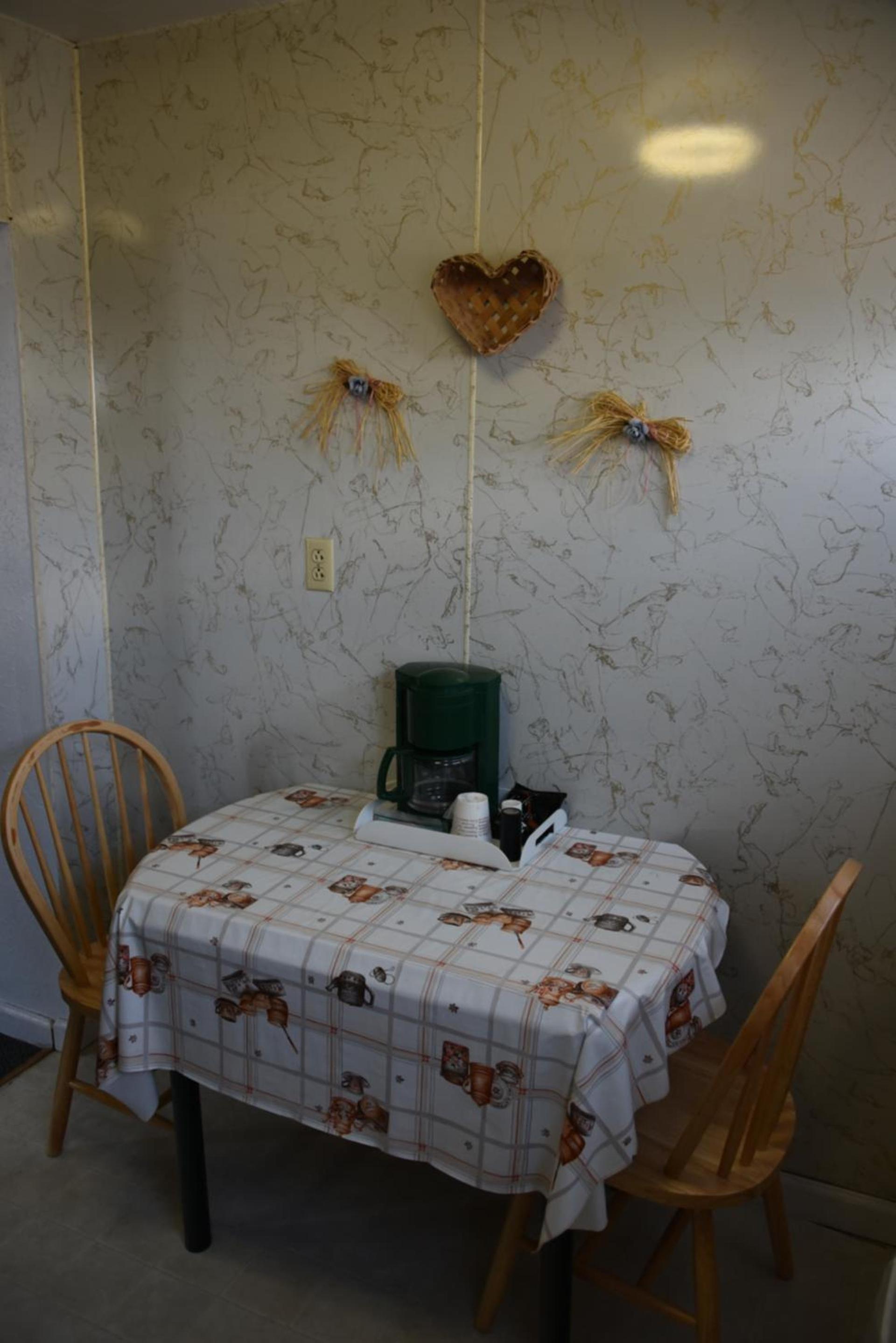 Royals Inn Motel photo 14