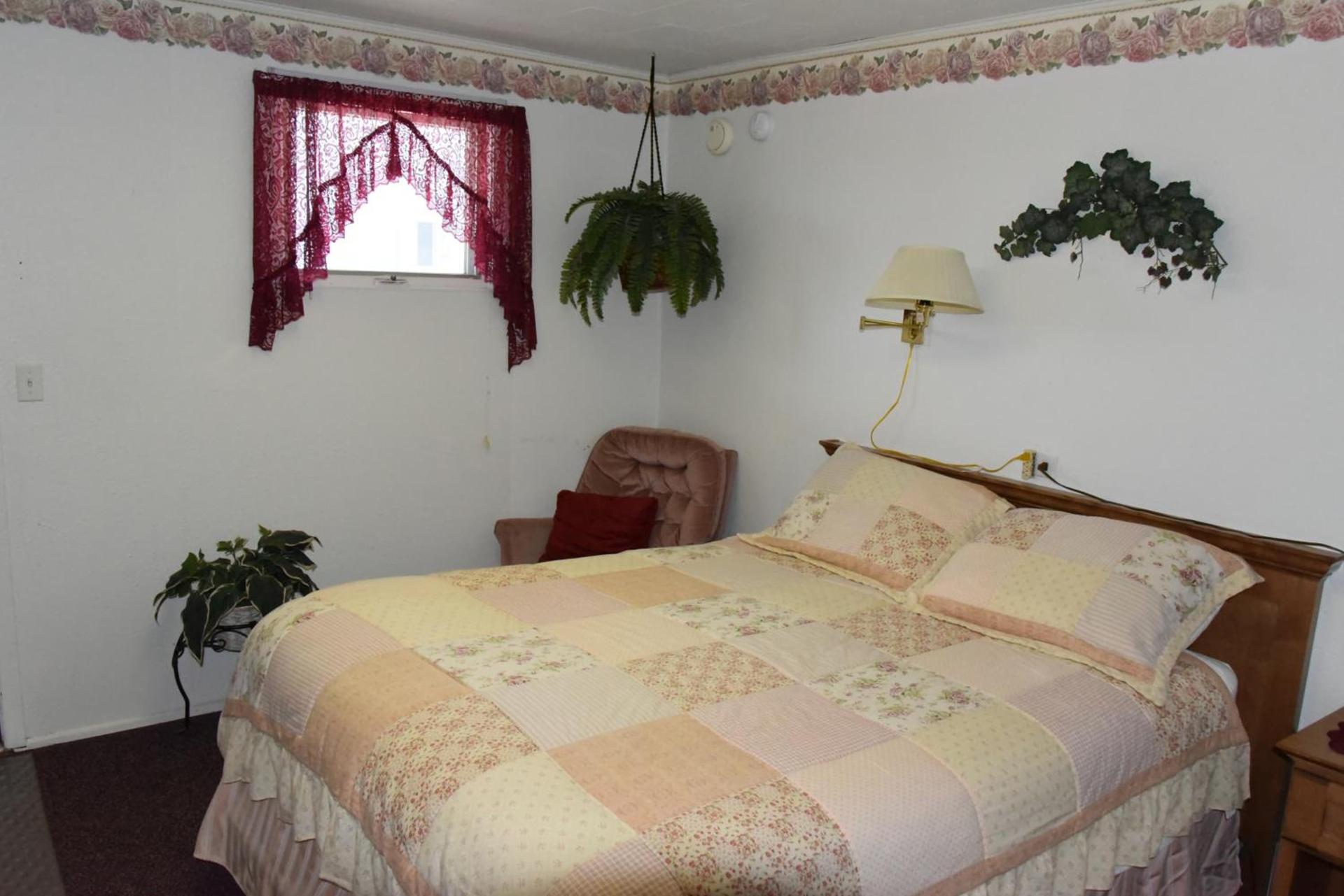 Royals Inn Motel photo 17