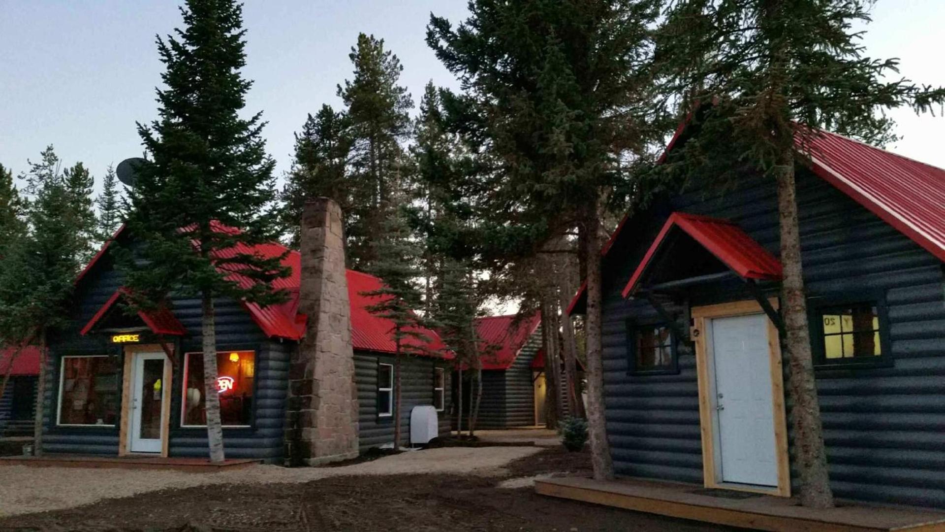 Yellowstone Cabins and RV photo 1