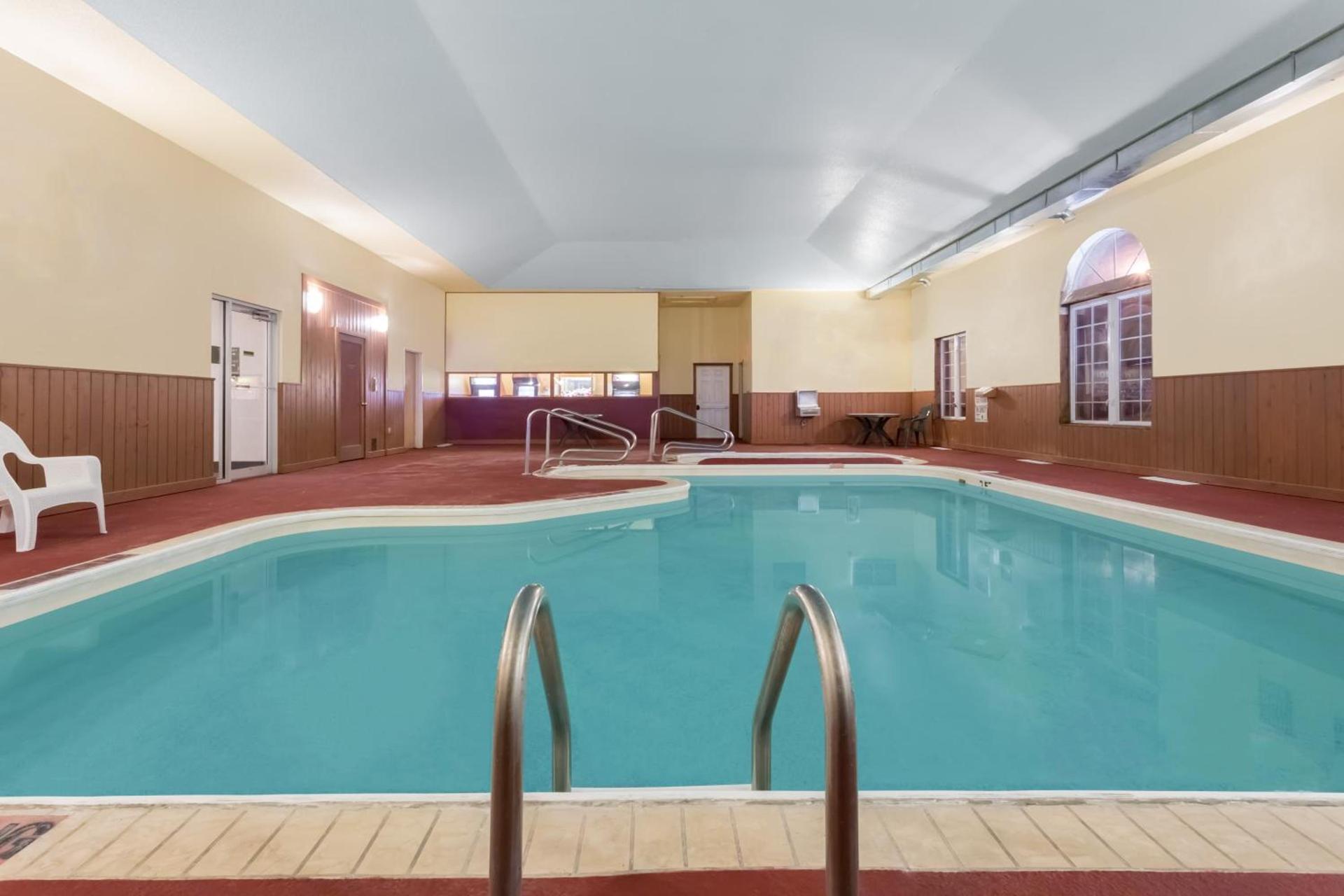 AmericInn by Wyndham Eagle River Downtown photo 35