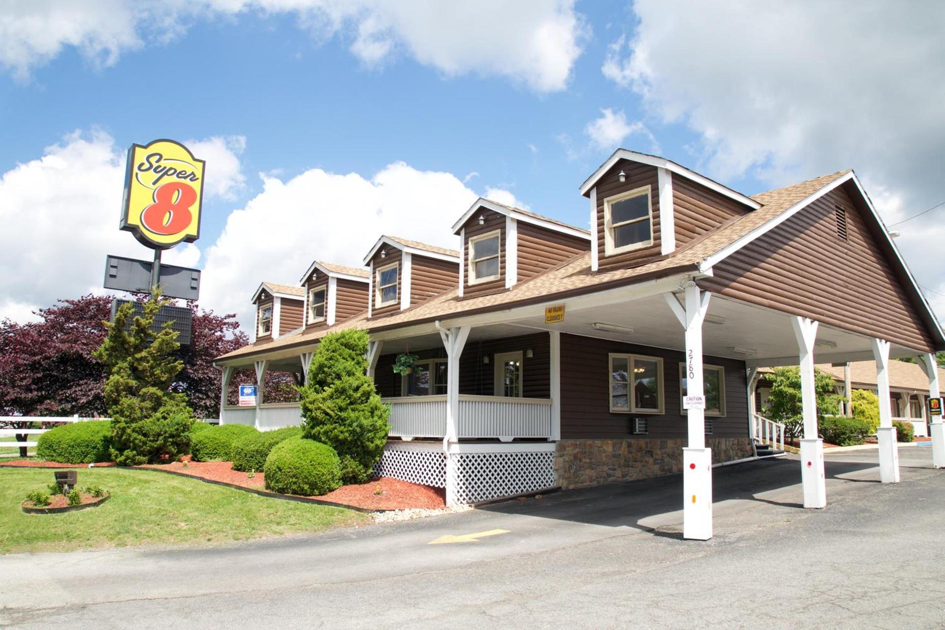 Super 8 by Wyndham Christiansburg photo 72