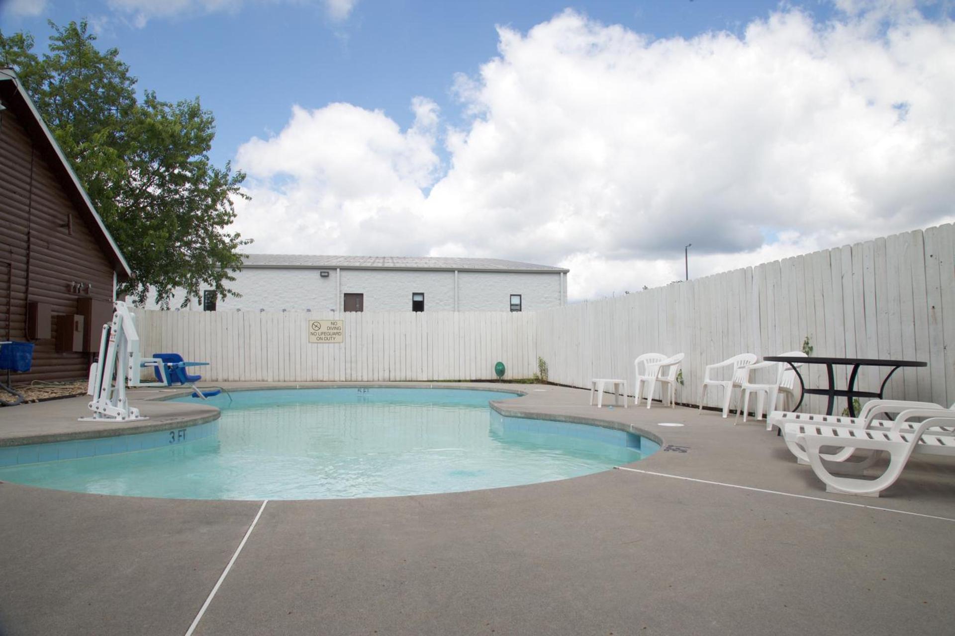 Super 8 by Wyndham Christiansburg photo 63