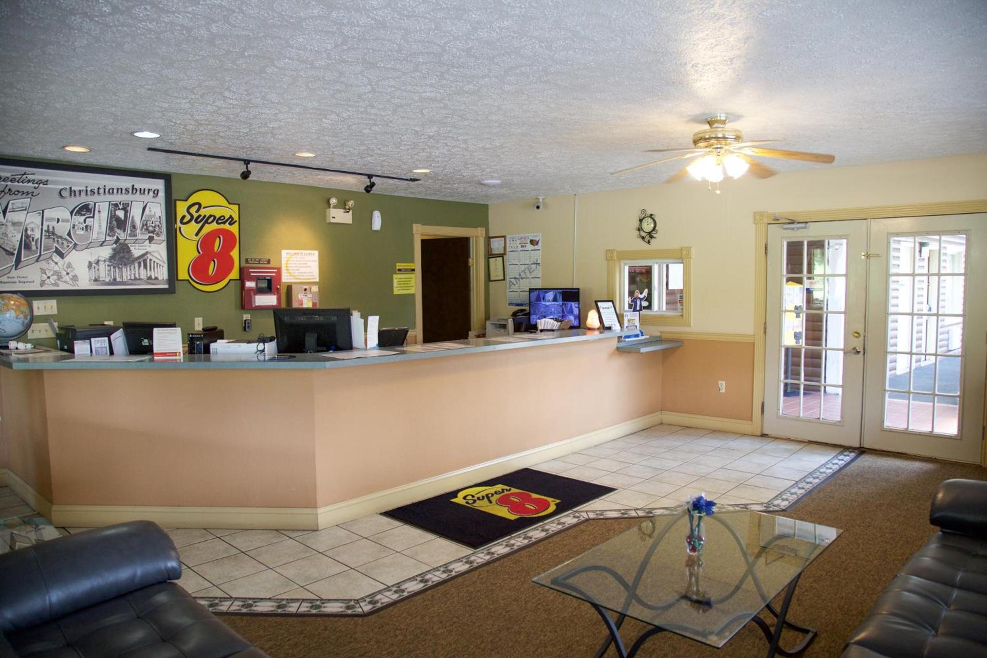 Super 8 by Wyndham Christiansburg photo 61