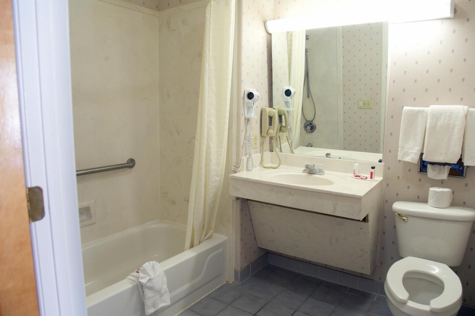 Super 8 by Wyndham Christiansburg photo 46