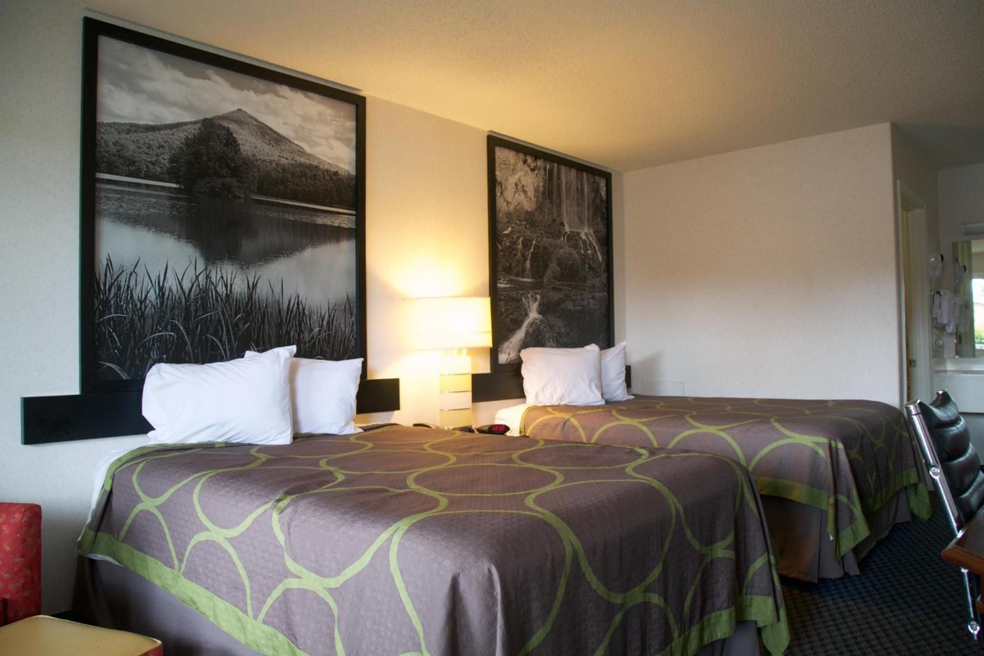 Super 8 by Wyndham Christiansburg photo 42