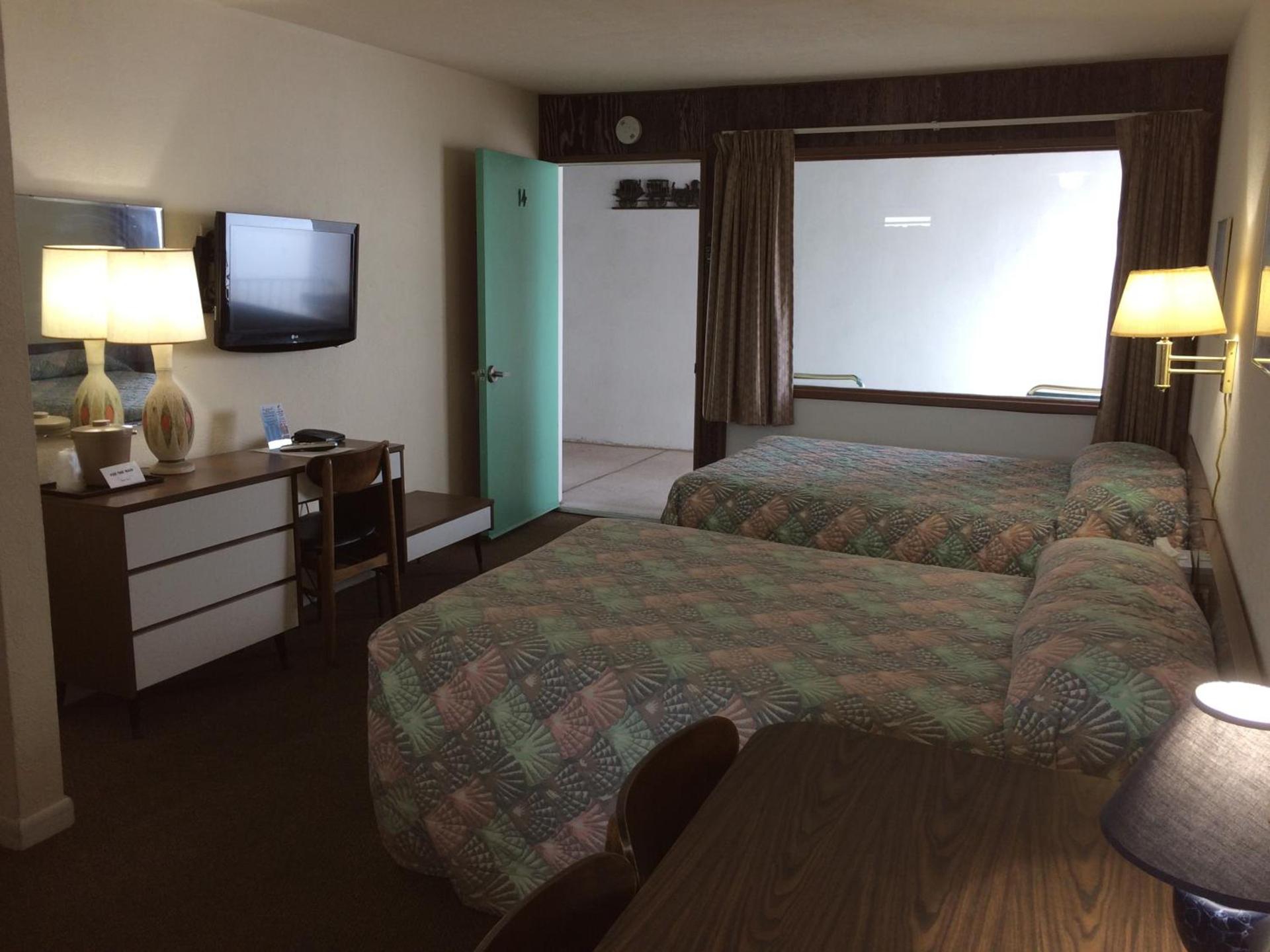 Crystal Sands Motel photo 9