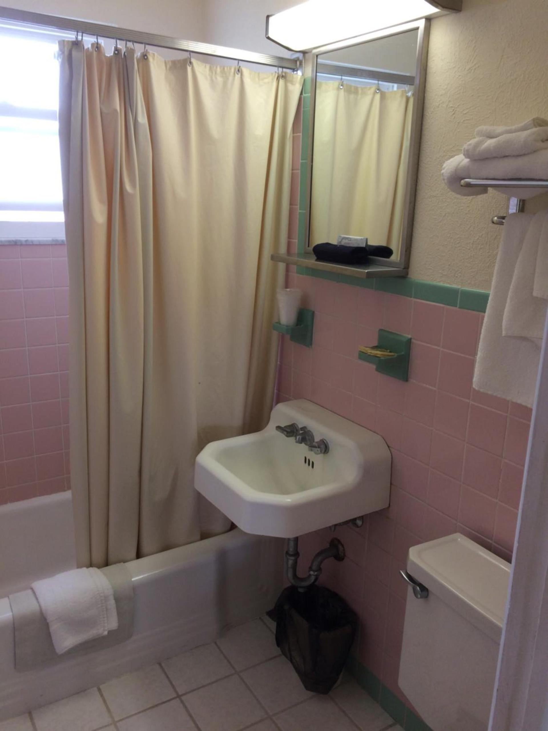 Crystal Sands Motel photo 31