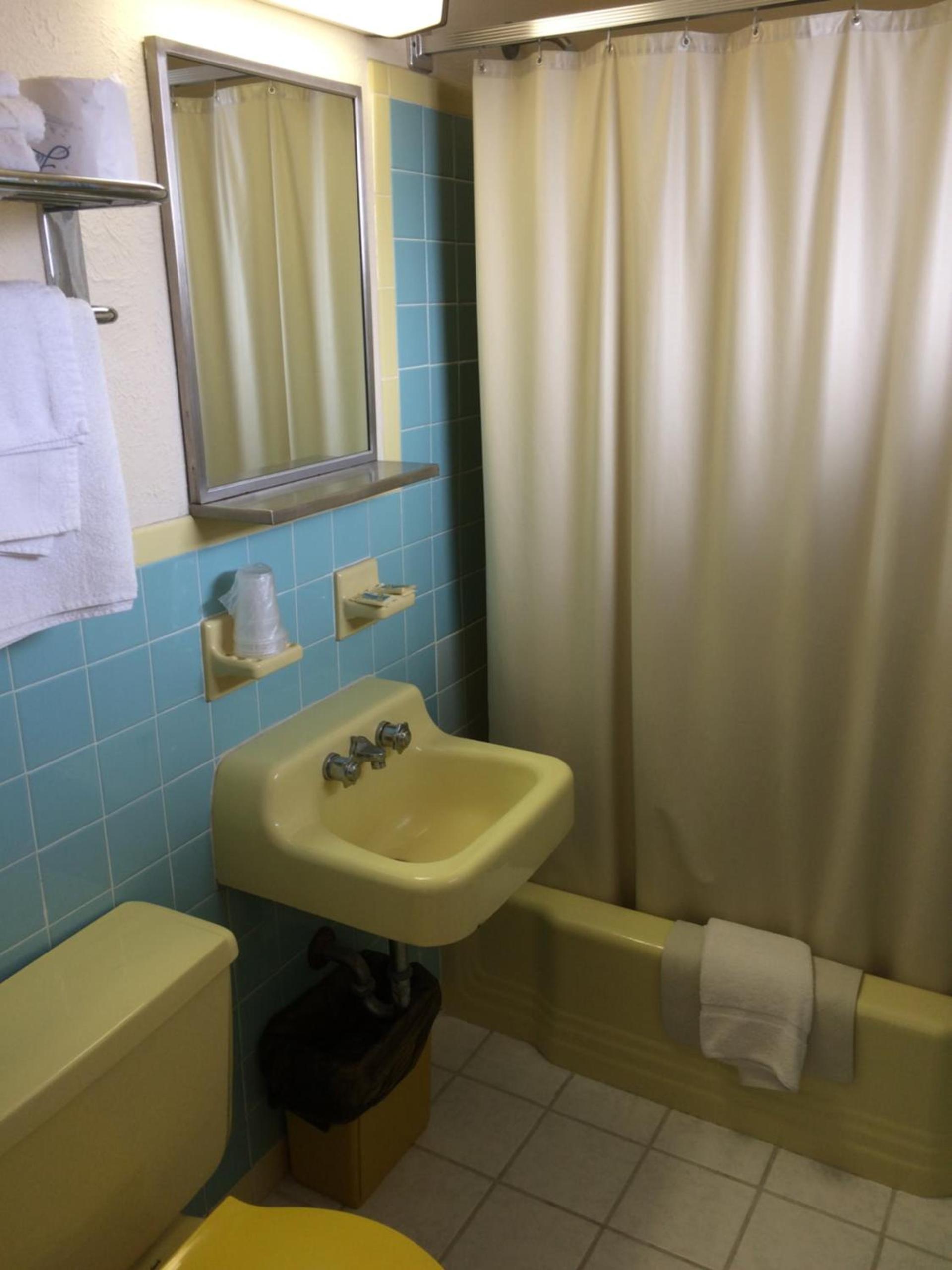 Crystal Sands Motel photo 44