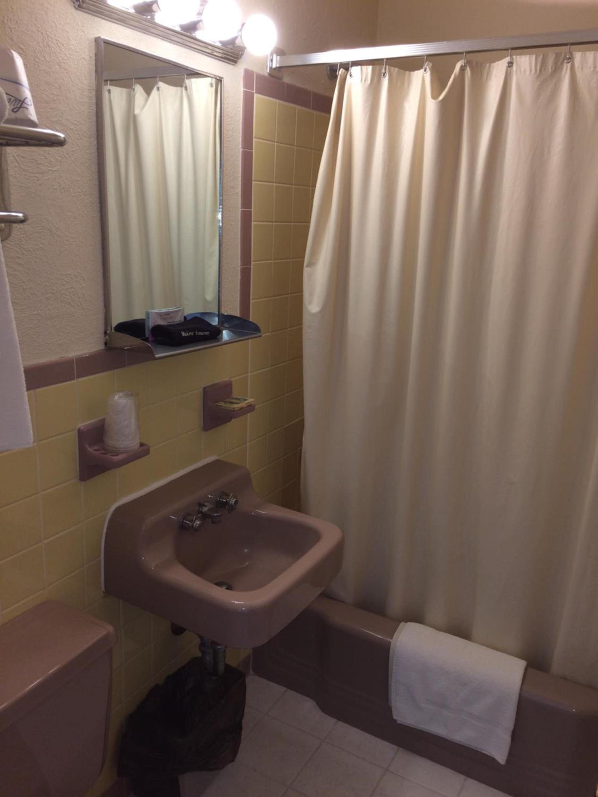 Crystal Sands Motel photo 30