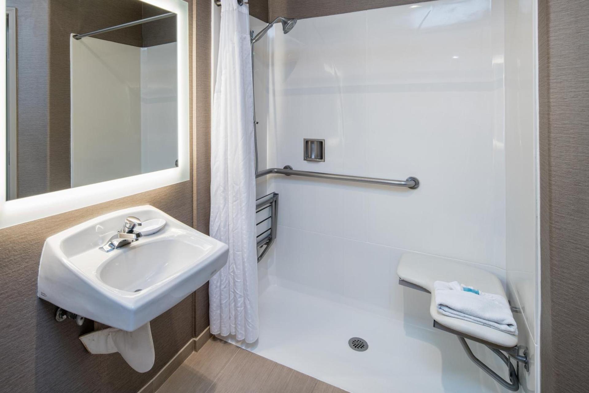 Holiday Inn Express & Suites Santa Clara by IHG photo 4