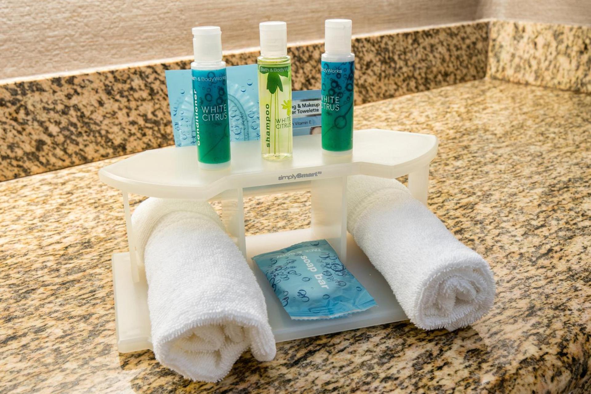 Holiday Inn Express & Suites Santa Clara by IHG photo 2