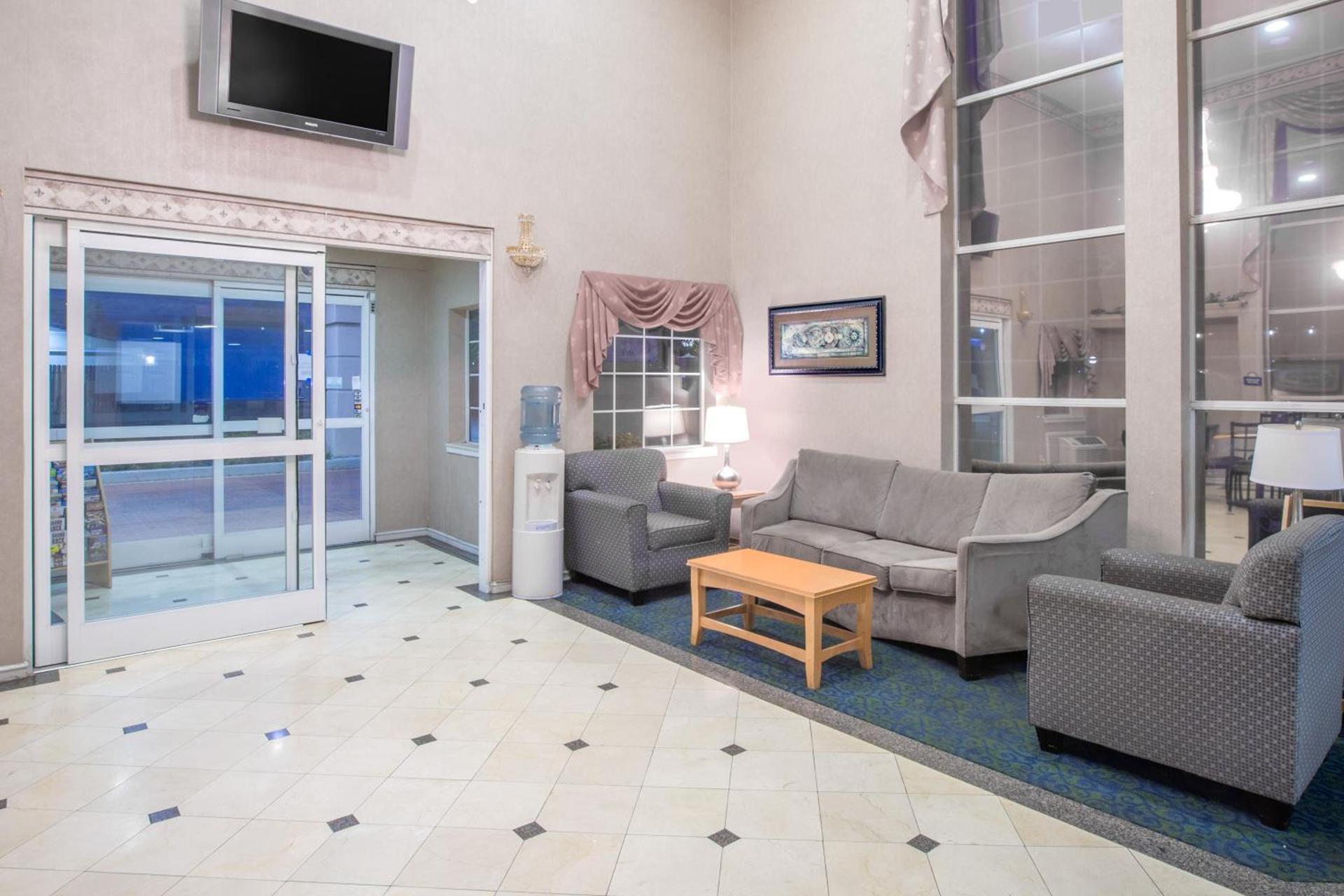 Days Inn by Wyndham Nacogdoches/SFA University/Downtown photo 33