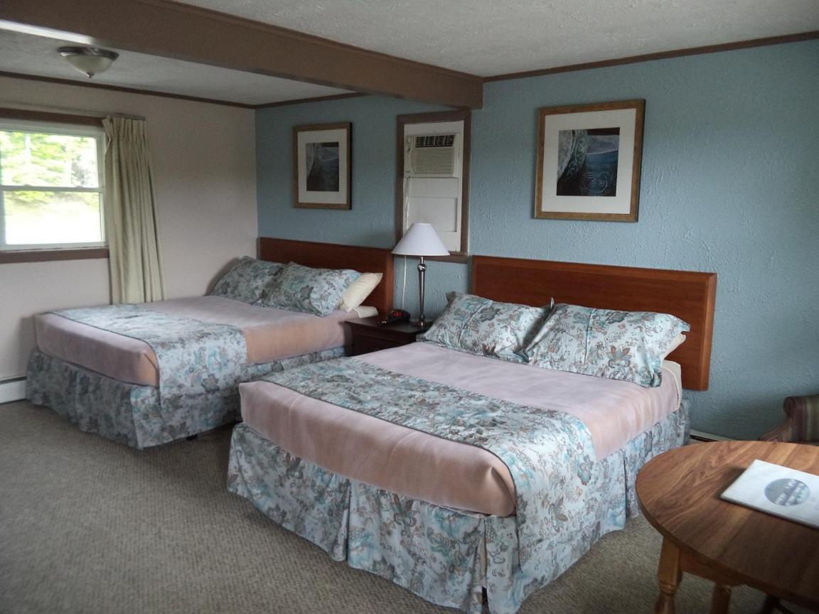 Mount Blue Motel photo 13