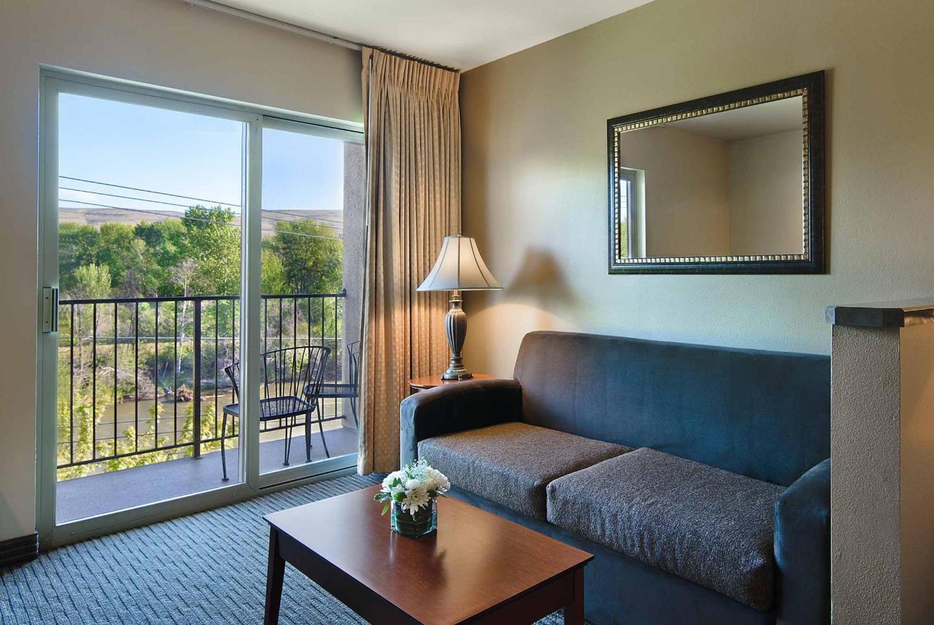 Oxford Suites Yakima photo 30