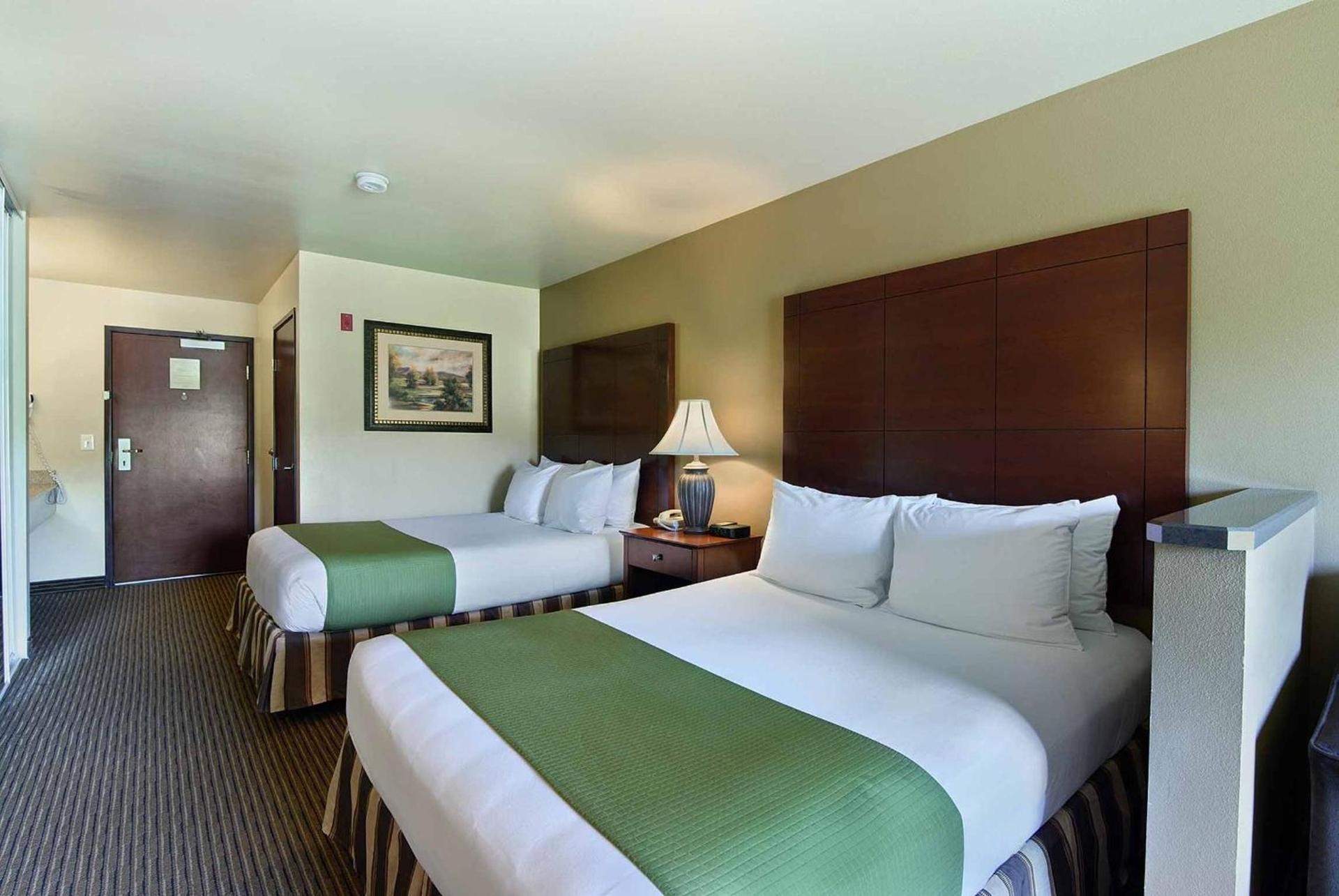 Oxford Suites Yakima photo 7
