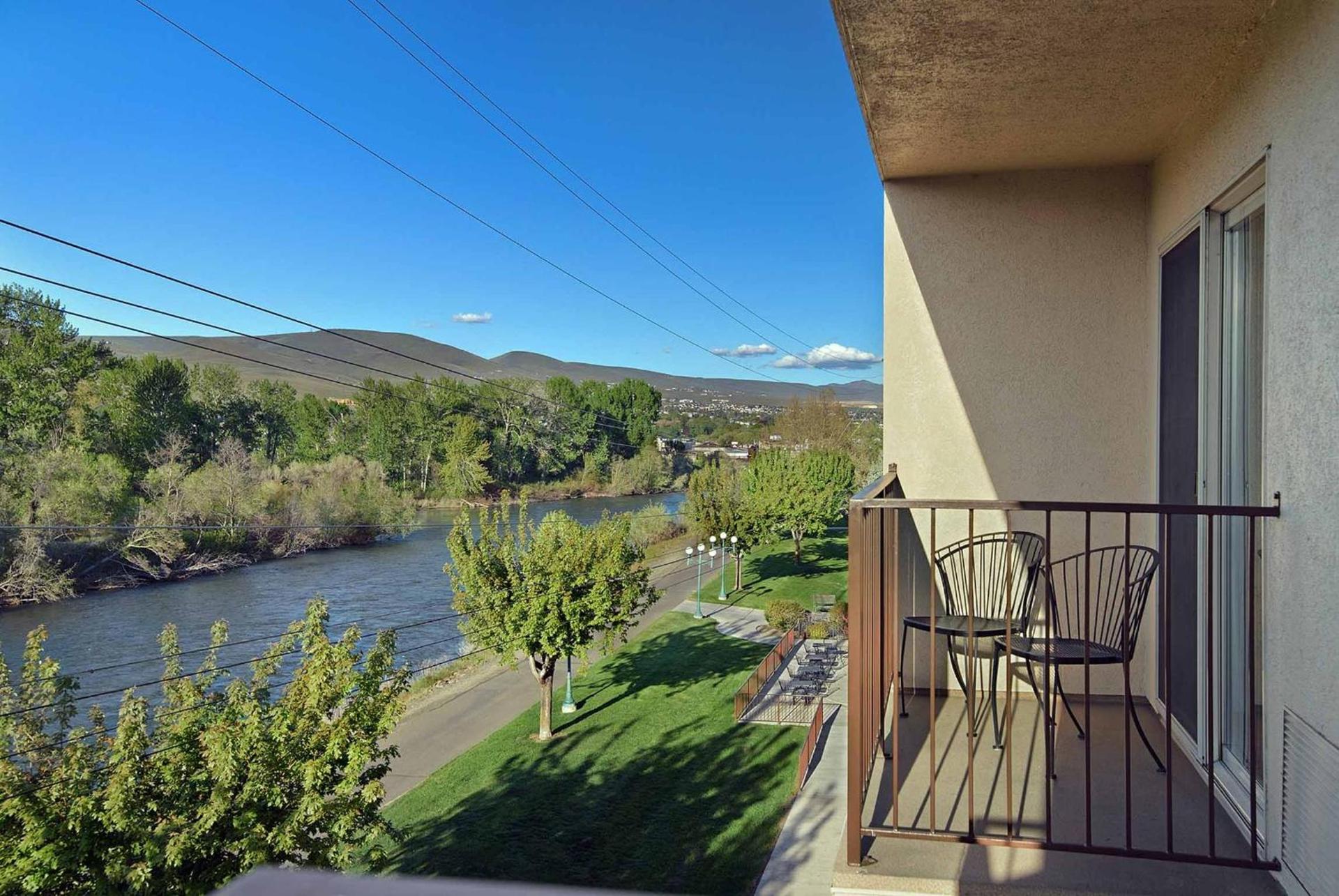 Oxford Suites Yakima photo 21