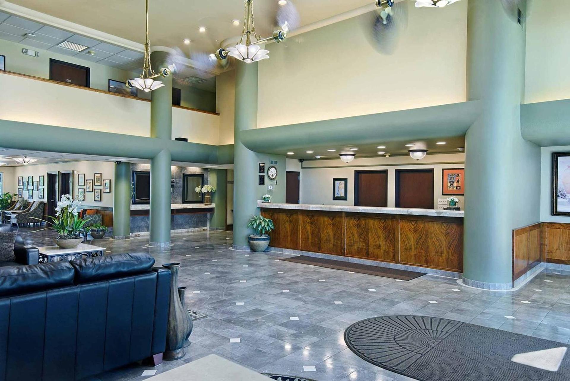 Oxford Suites Yakima photo 24