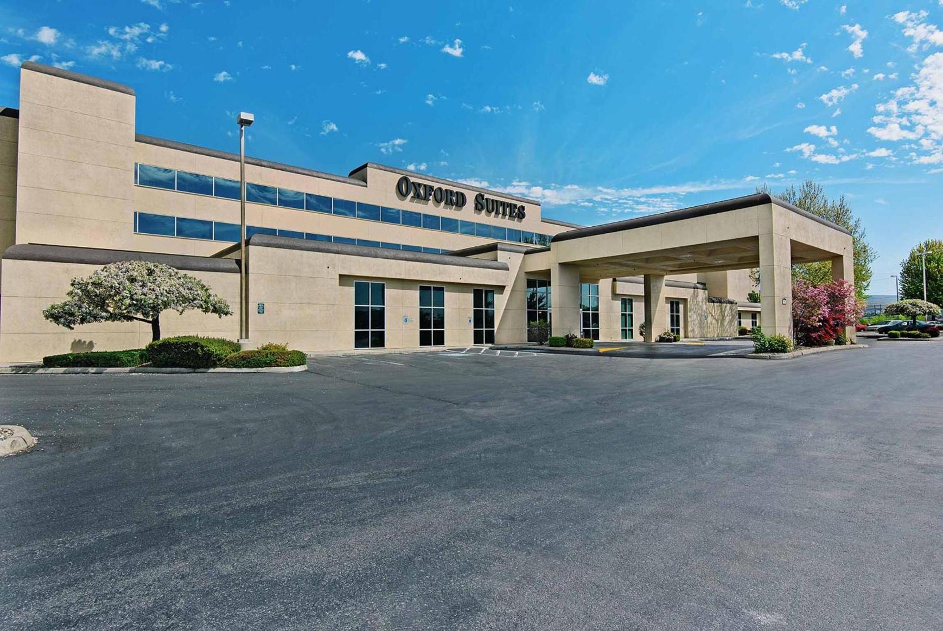 Oxford Suites Yakima photo 3