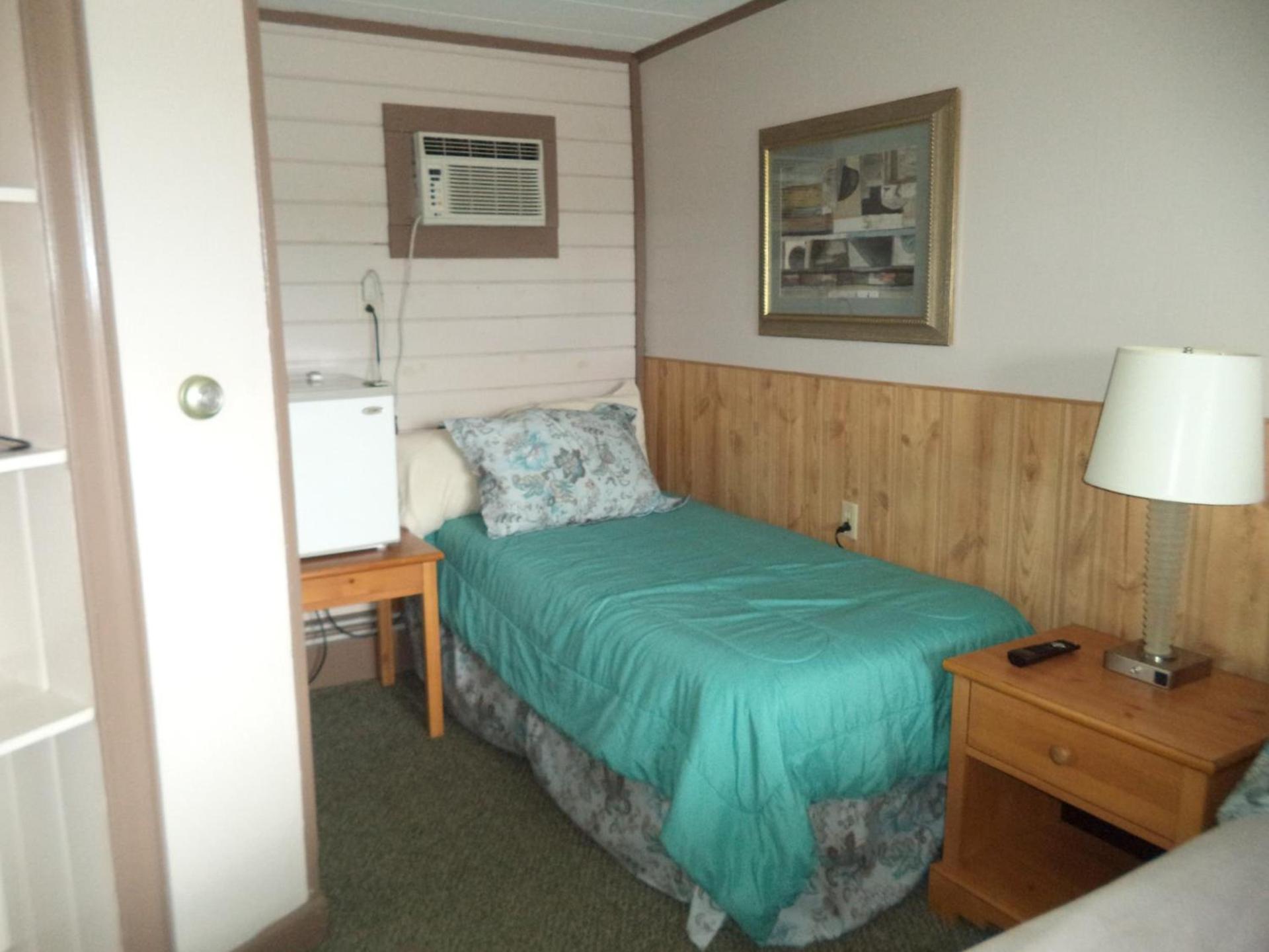 Mount Blue Motel photo 10