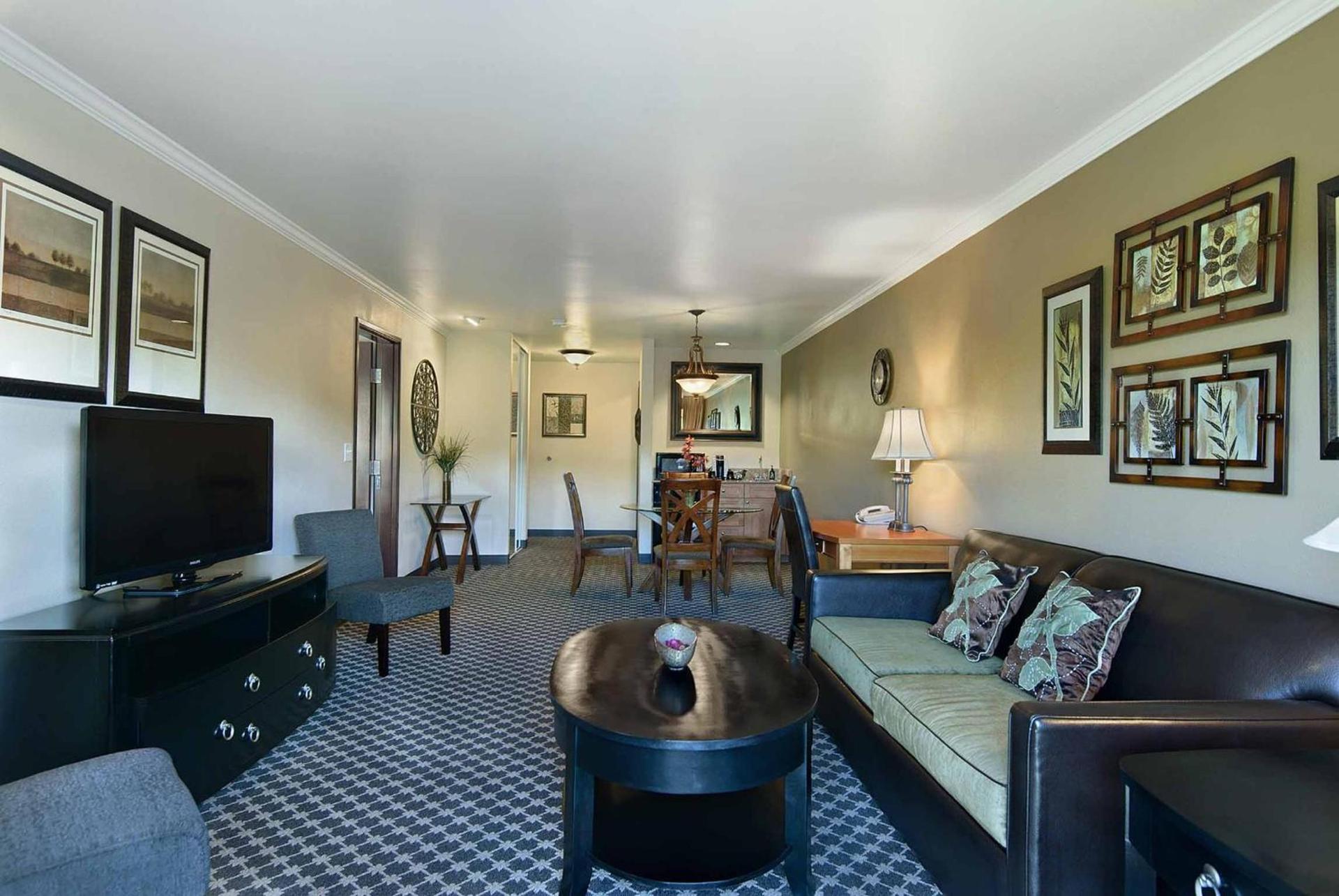 Oxford Suites Yakima photo 25