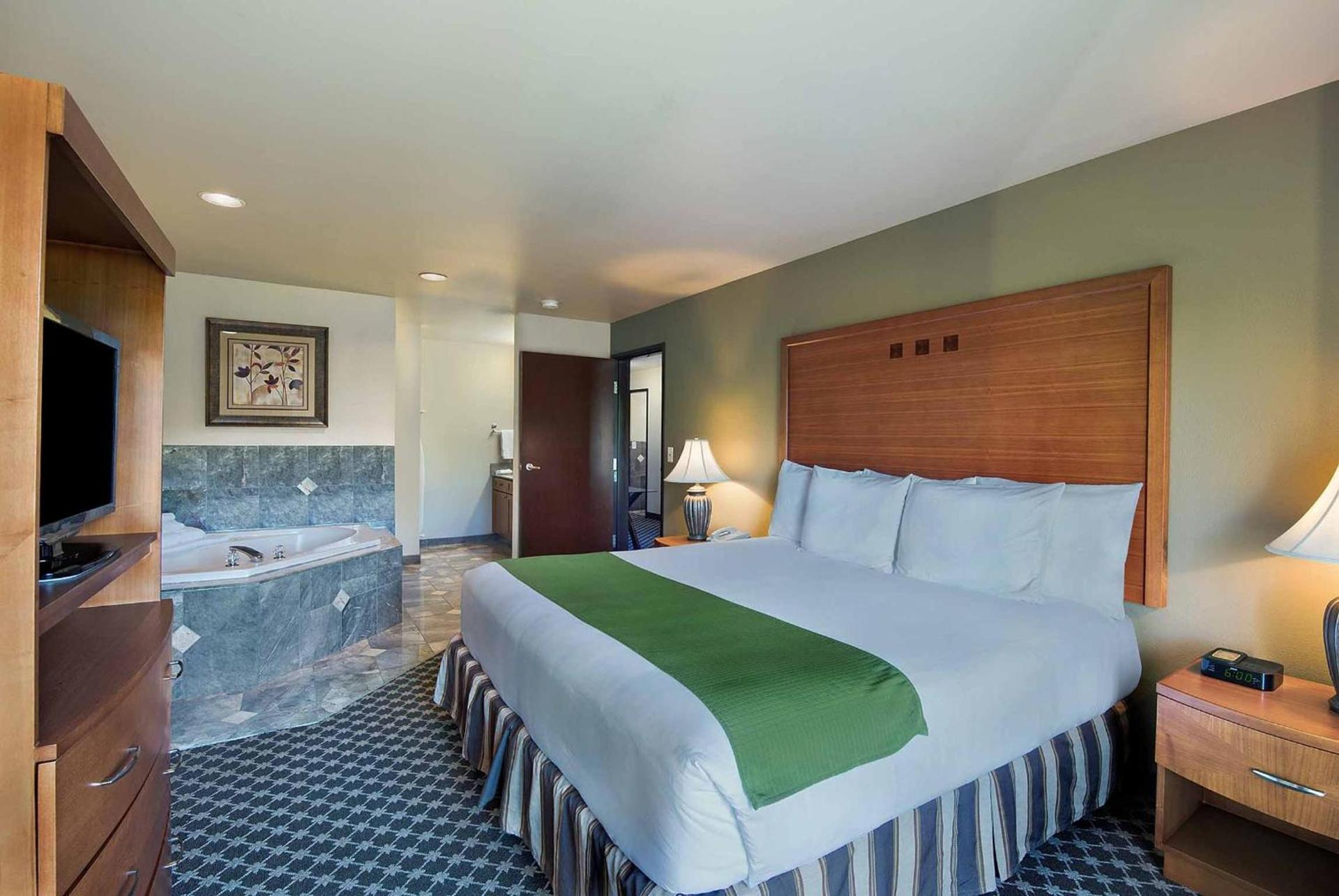 Oxford Suites Yakima photo 28