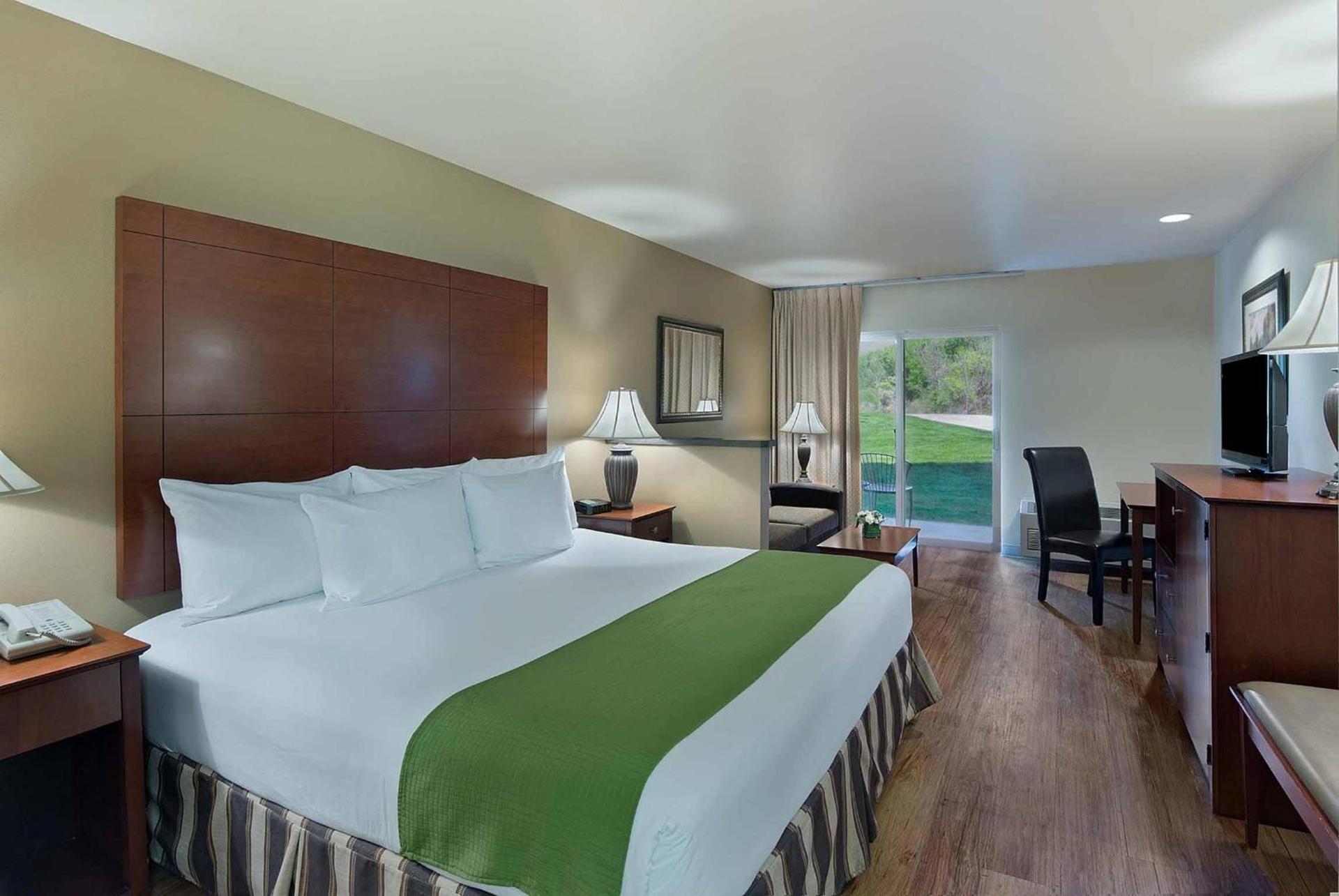 Oxford Suites Yakima photo 32