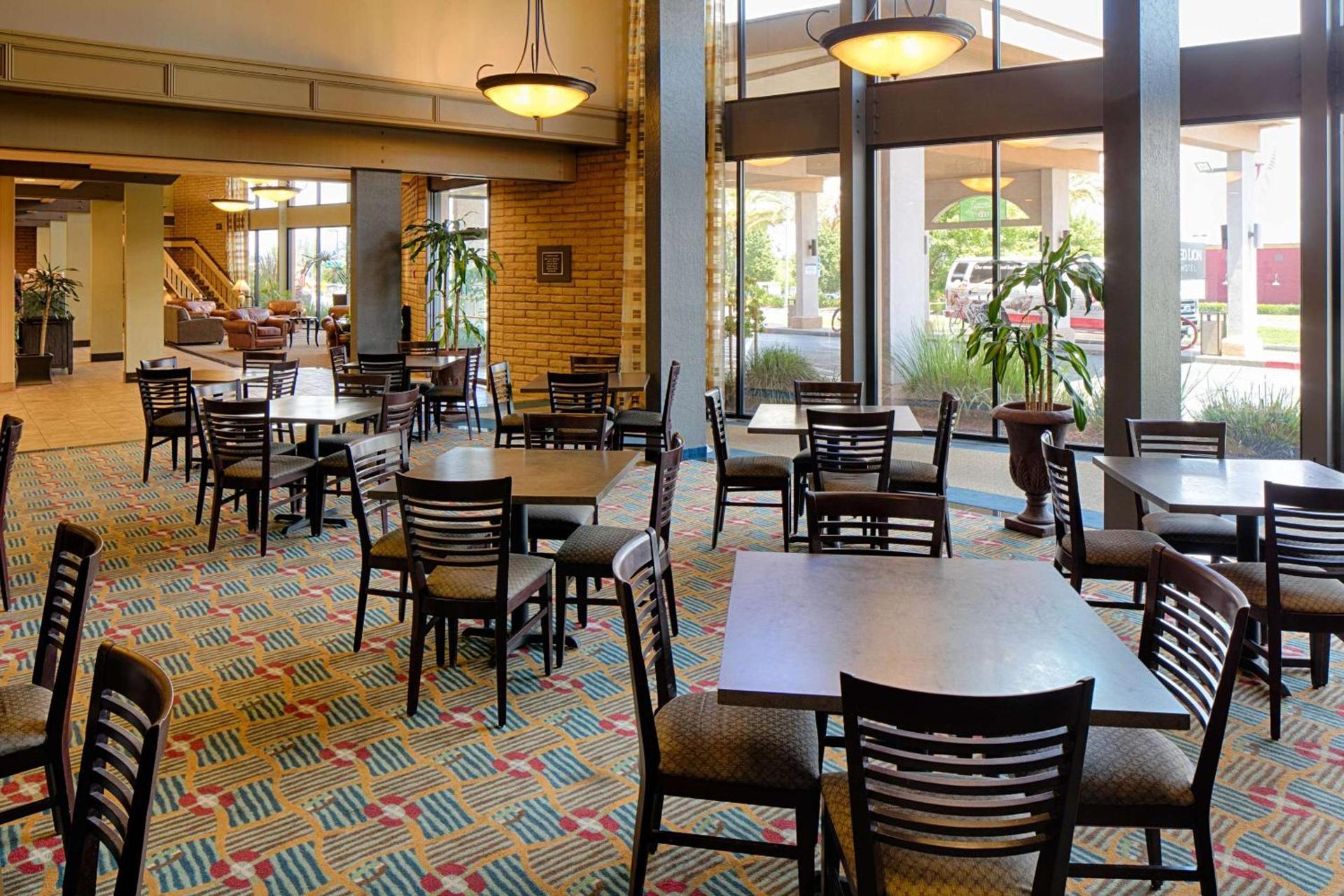 Red Lion Hotel Redding photo 37
