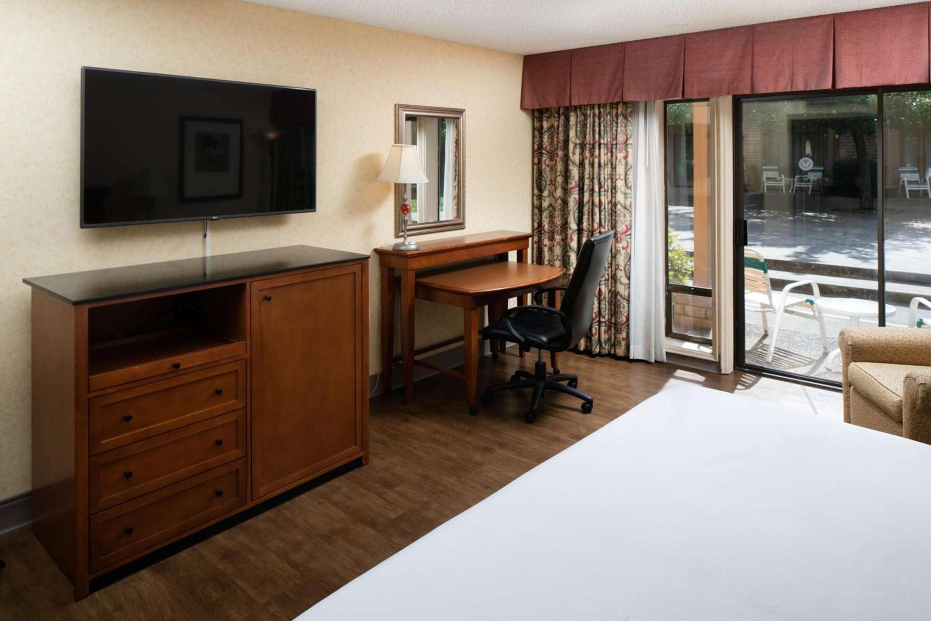 Red Lion Hotel Redding photo 14
