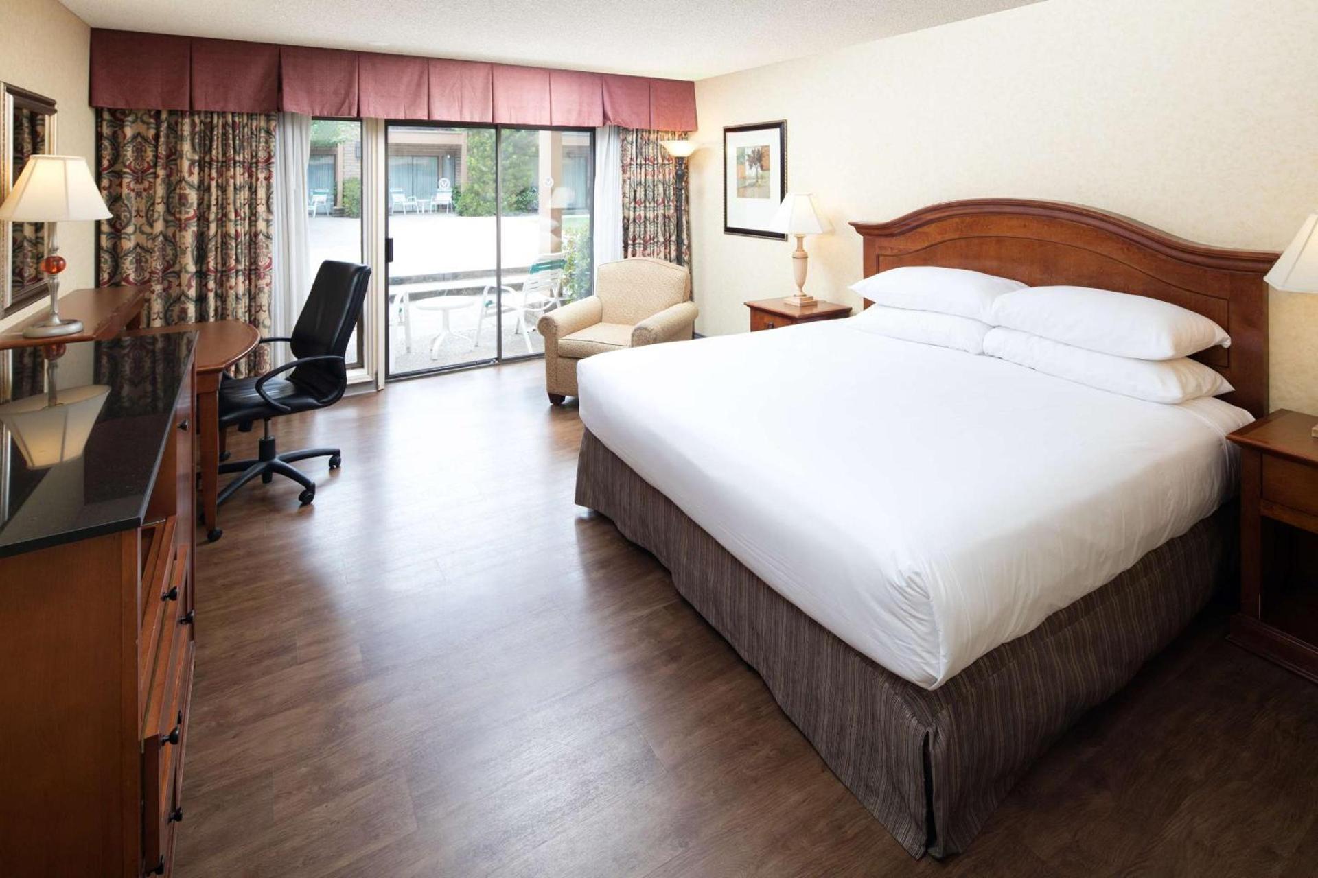 Red Lion Hotel Redding photo 12
