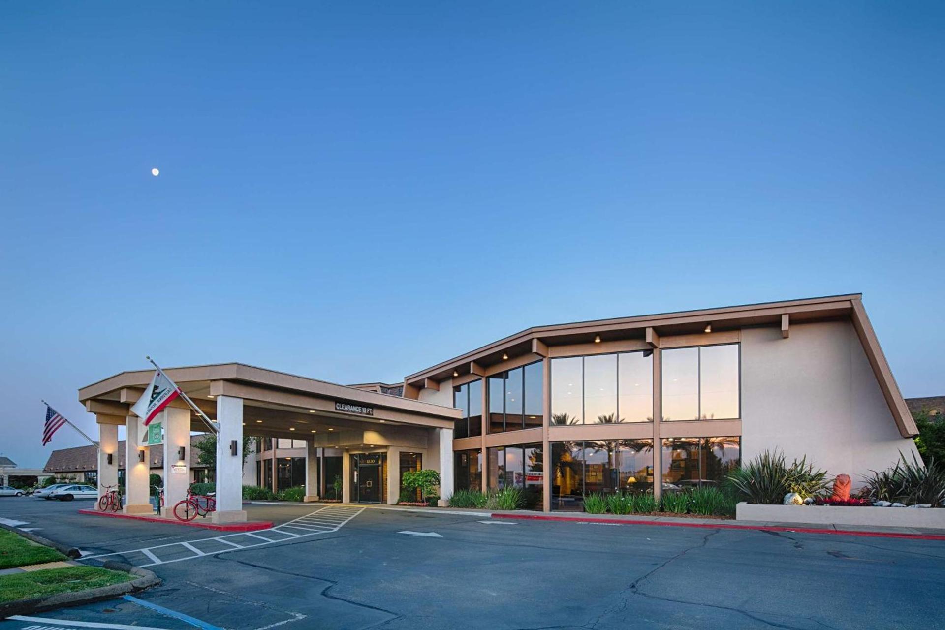 Red Lion Hotel Redding photo 46
