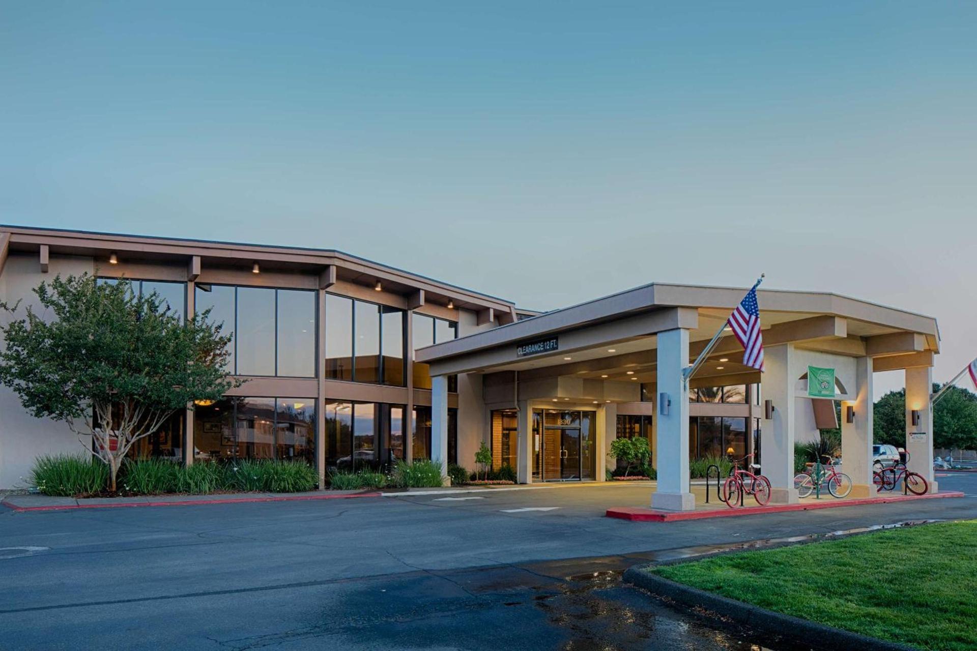 Red Lion Hotel Redding photo 43