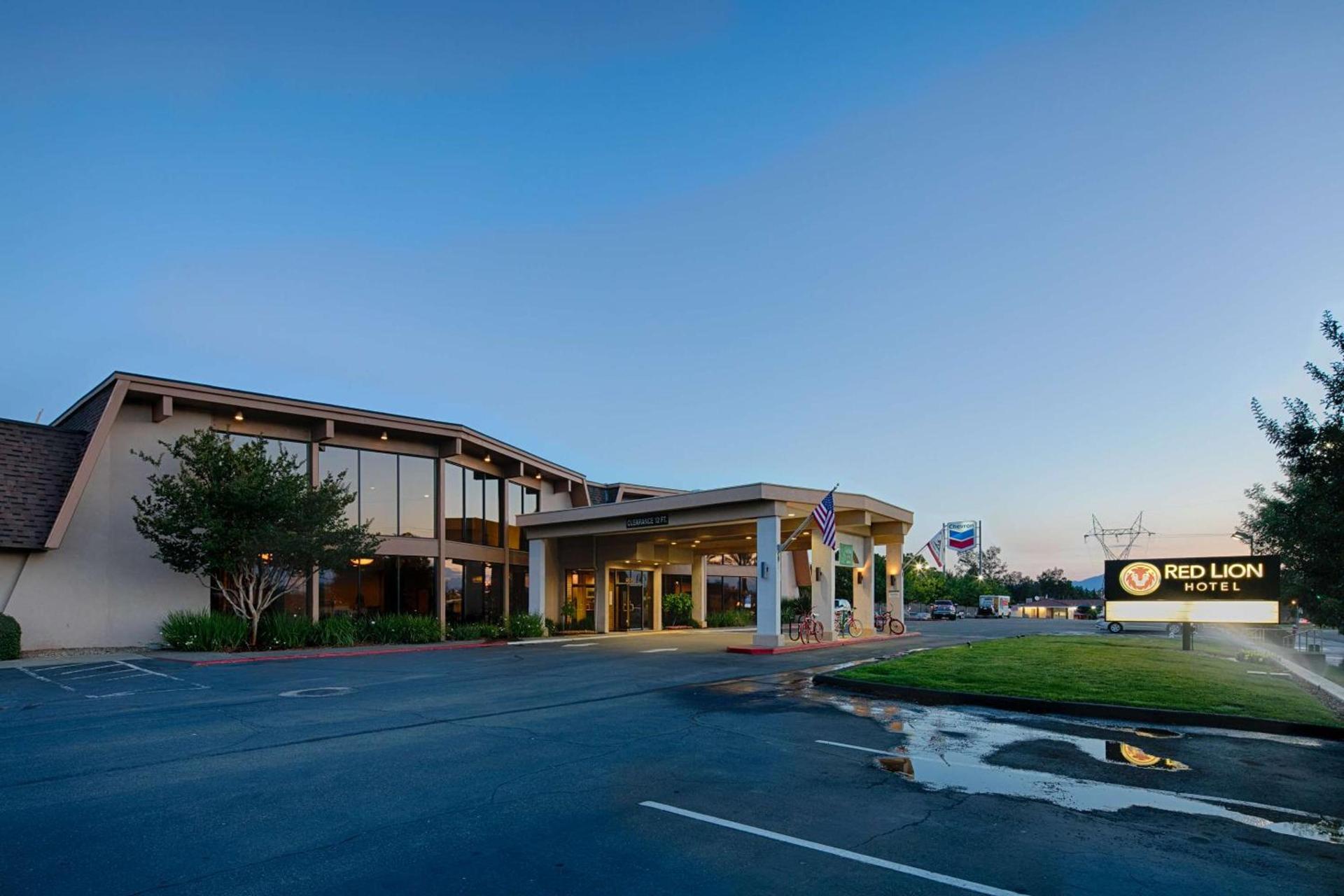 Red Lion Hotel Redding photo 6