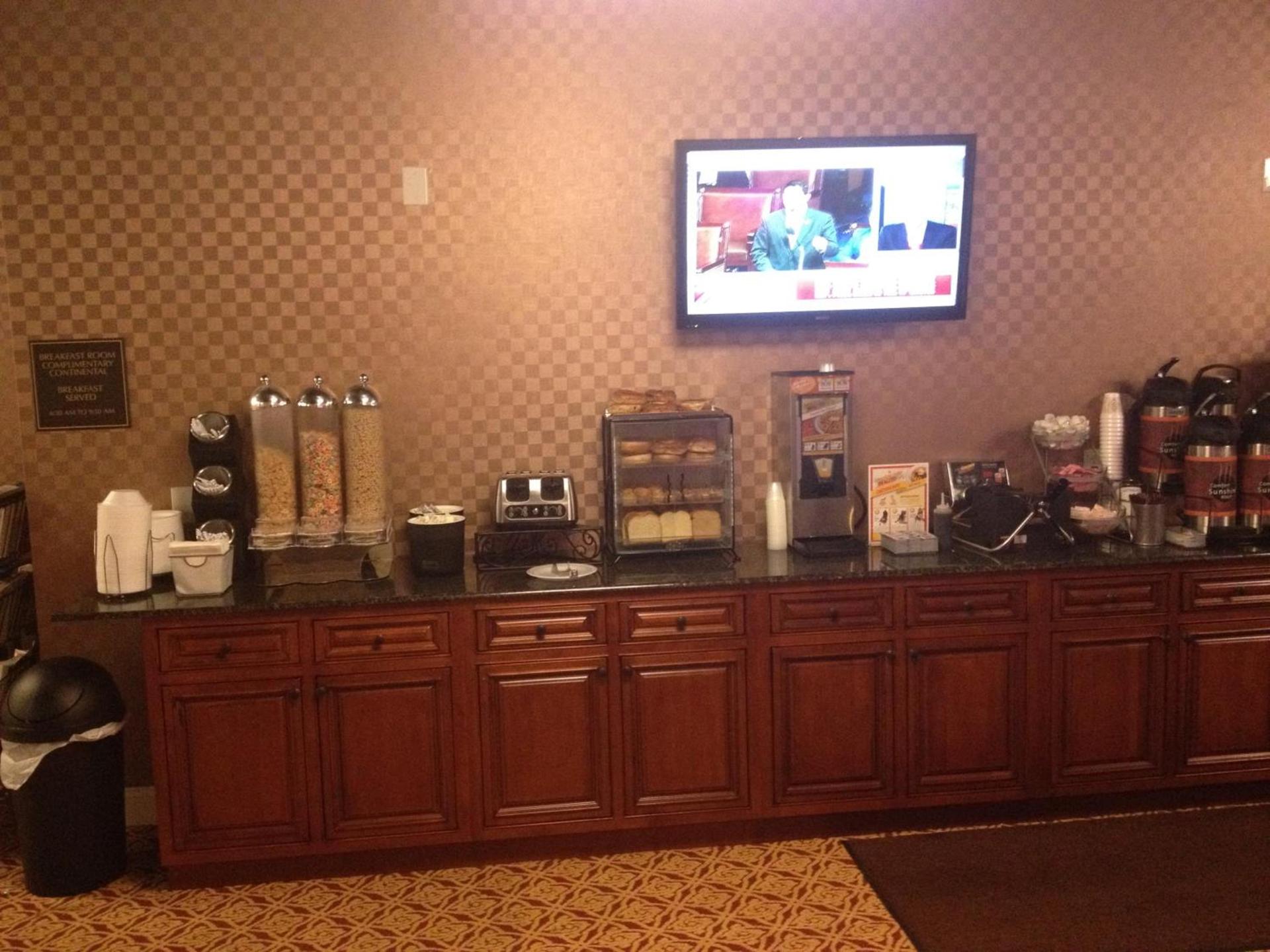 Aashram Hotel by Niagara River photo 60
