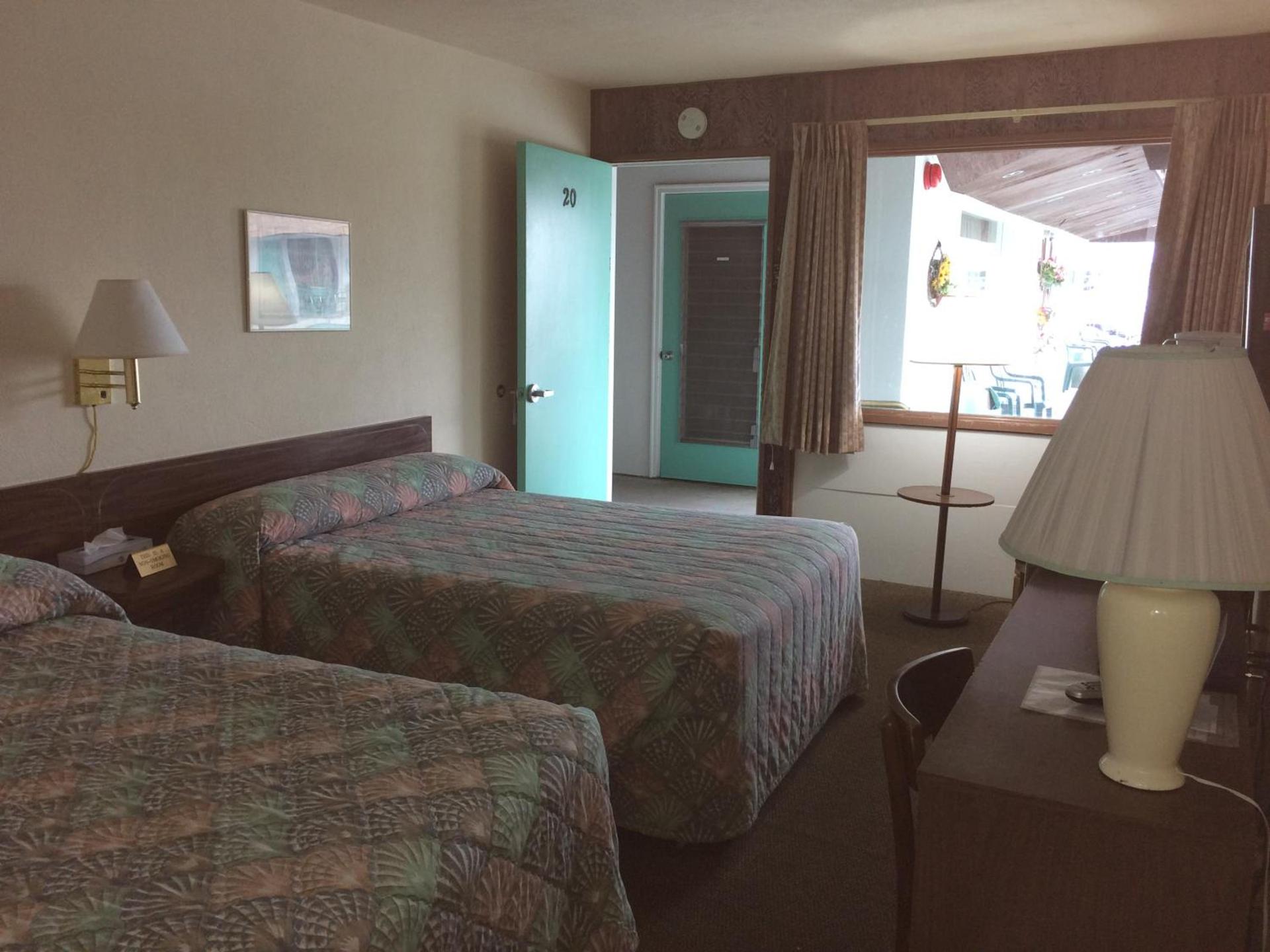Crystal Sands Motel photo 18