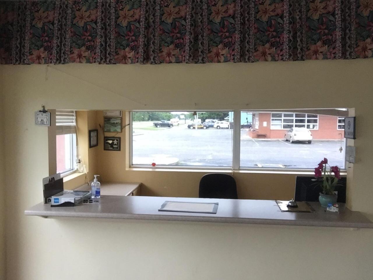 Motel 6 Williamston, NC - Highway 17 photo 28