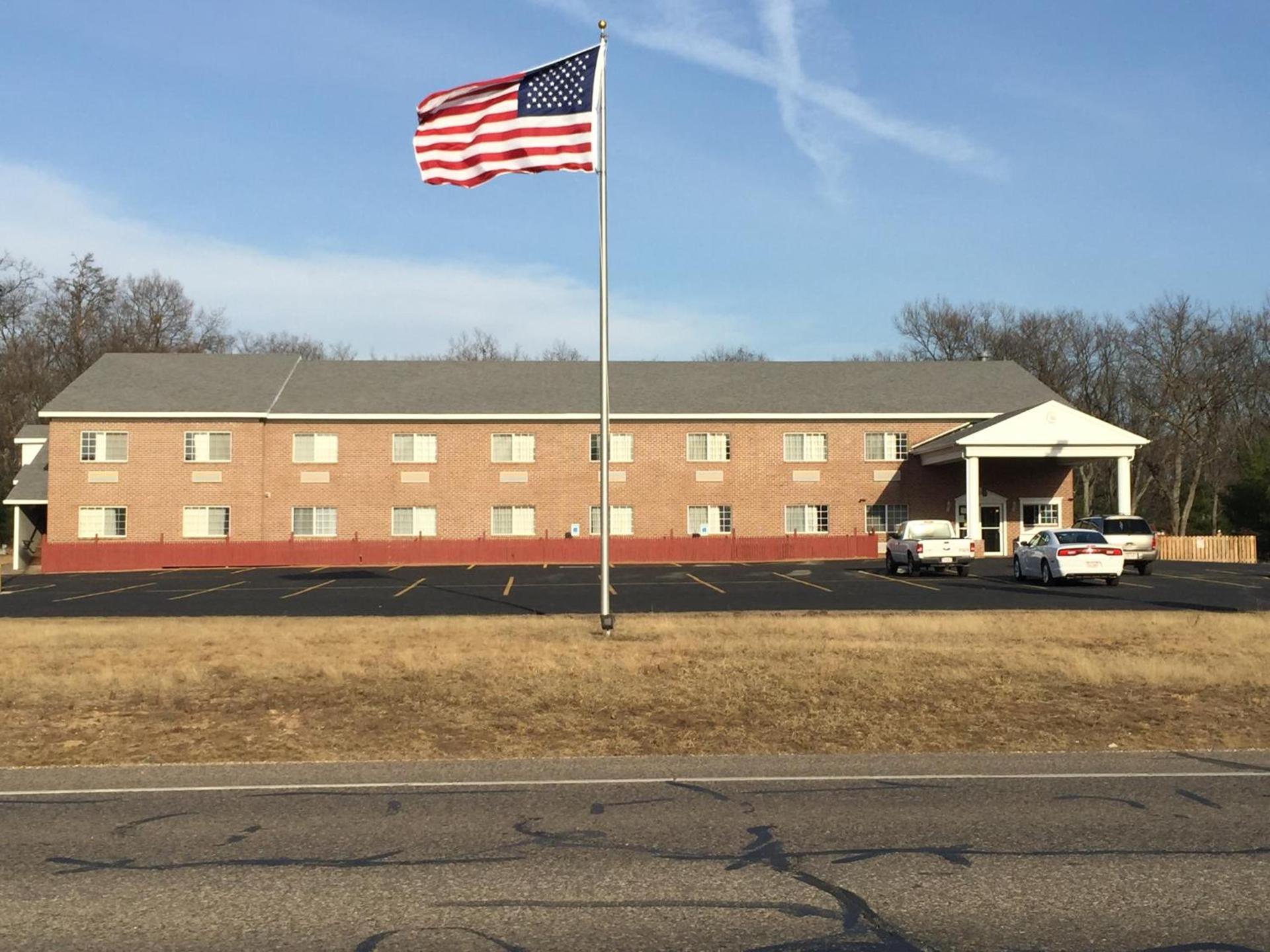 Adams Inn and Suites photo 1