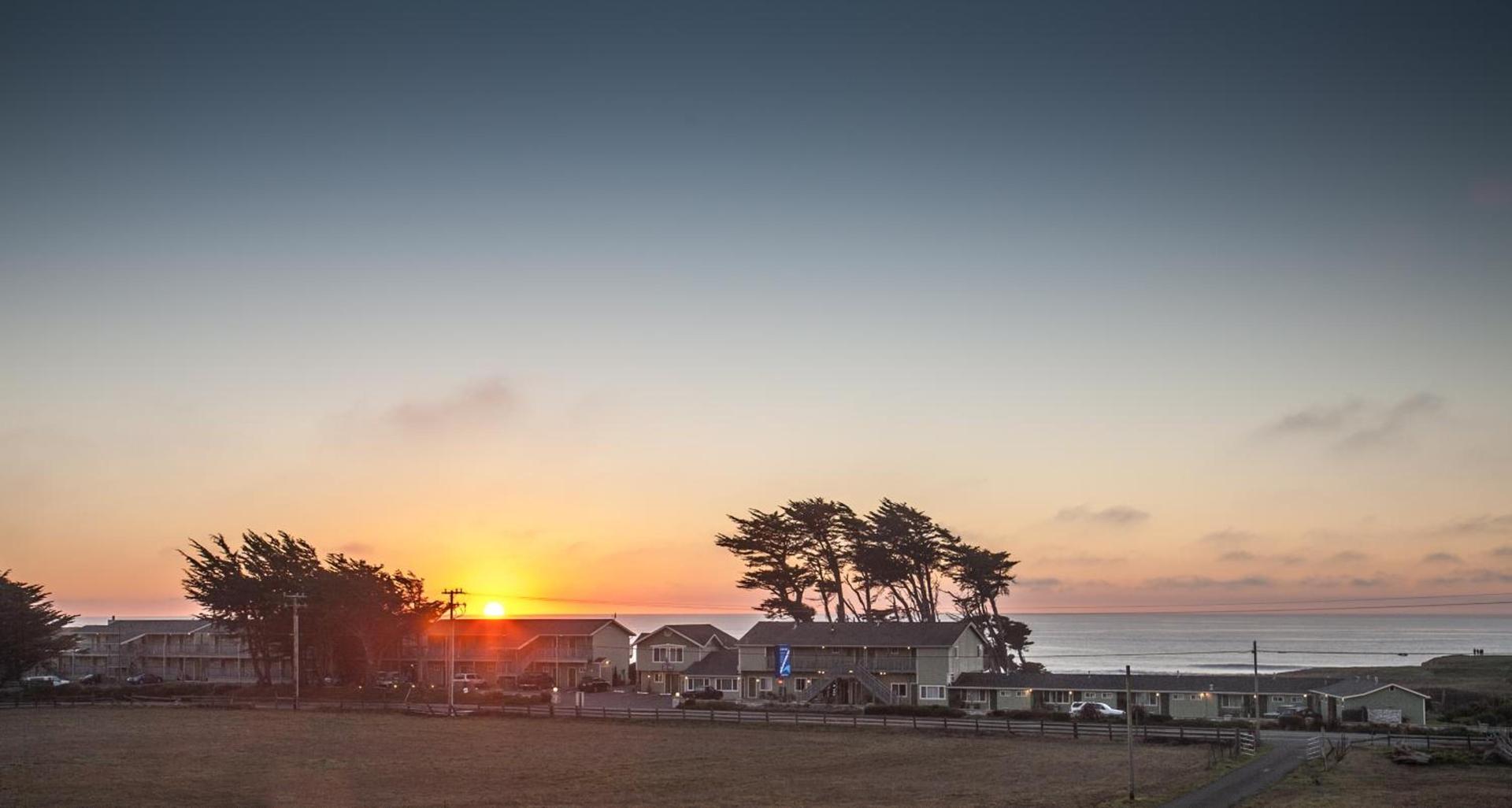 Beachcomber Motel photo 53