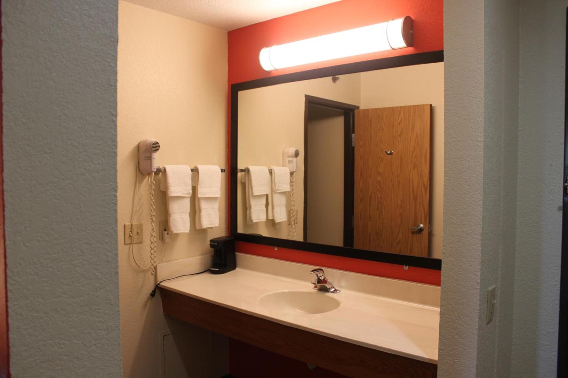 AmericInn by Wyndham West Burlington photo 48