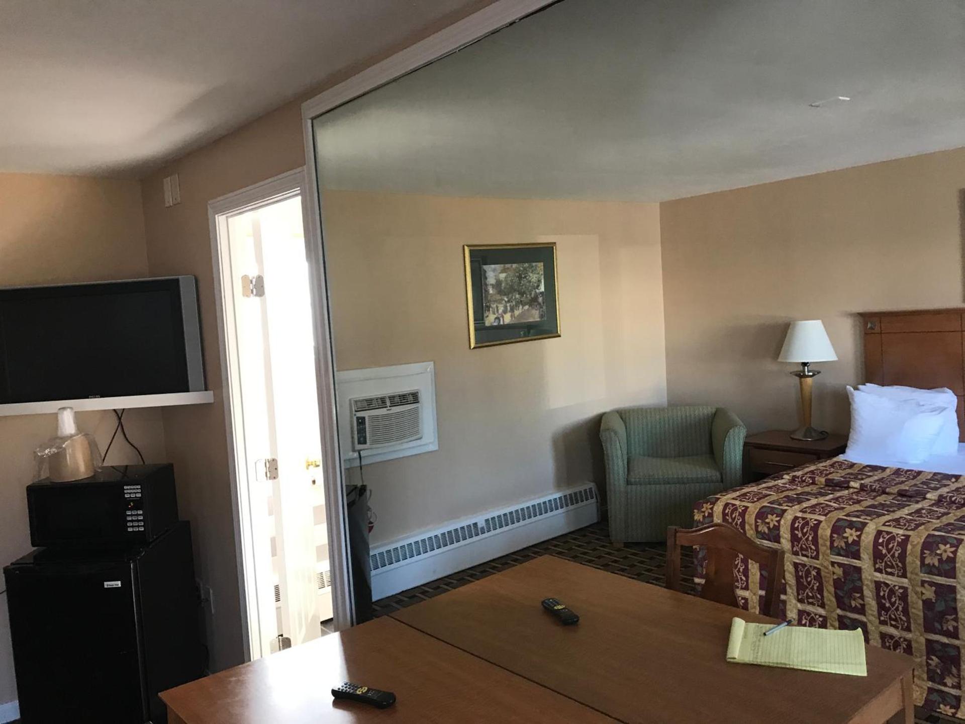 Capri Motel photo 26