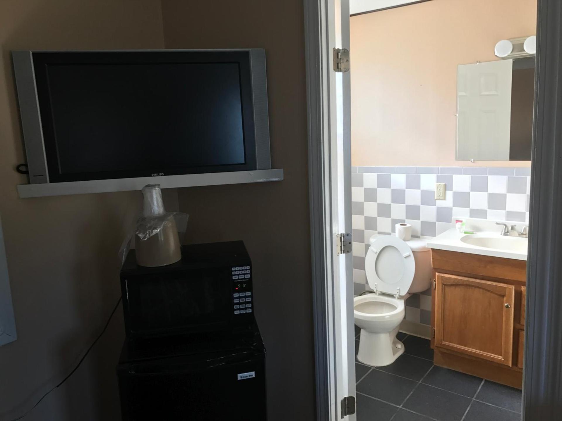Capri Motel photo 53