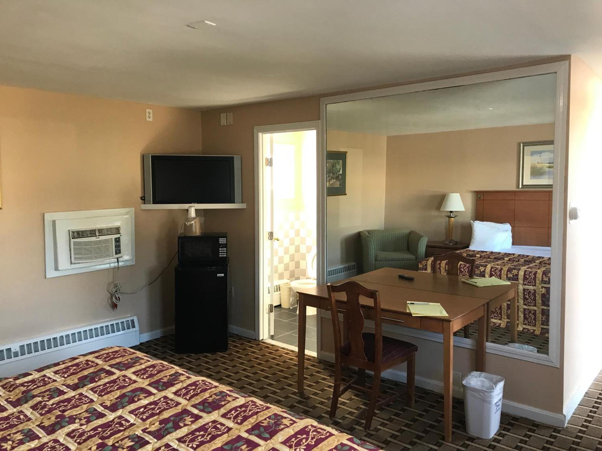 Capri Motel photo 28