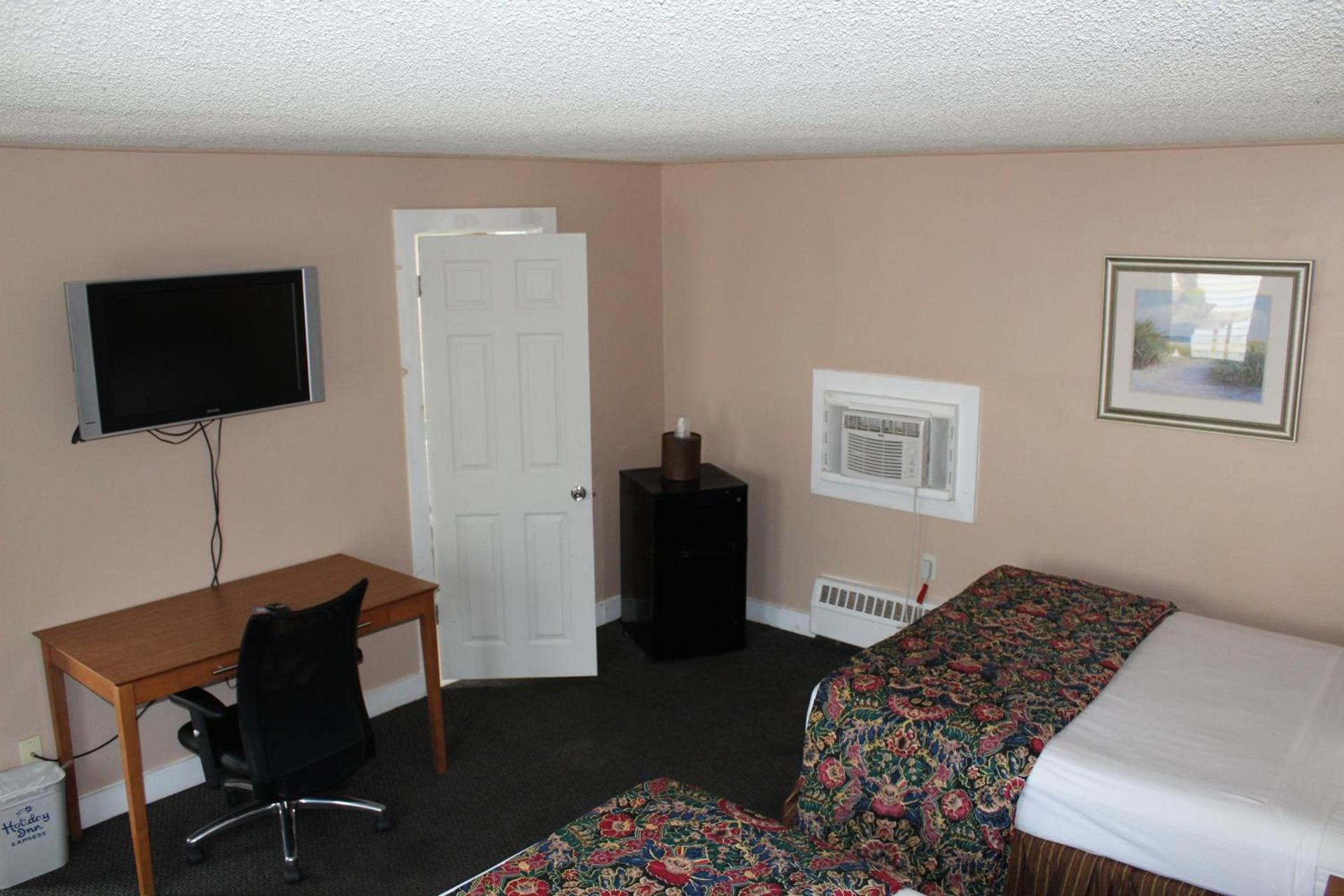 Capri Motel photo 75