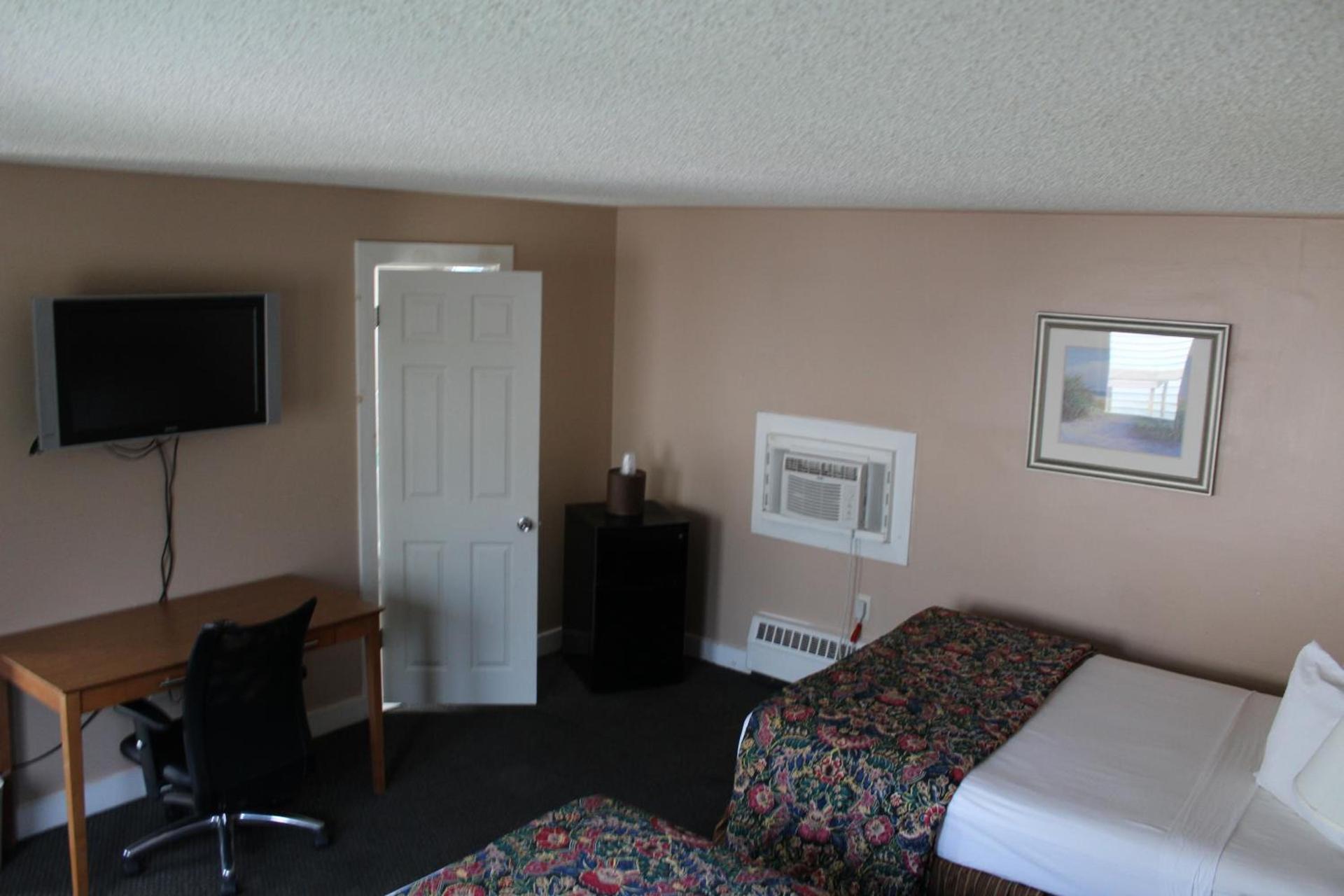 Capri Motel photo 88