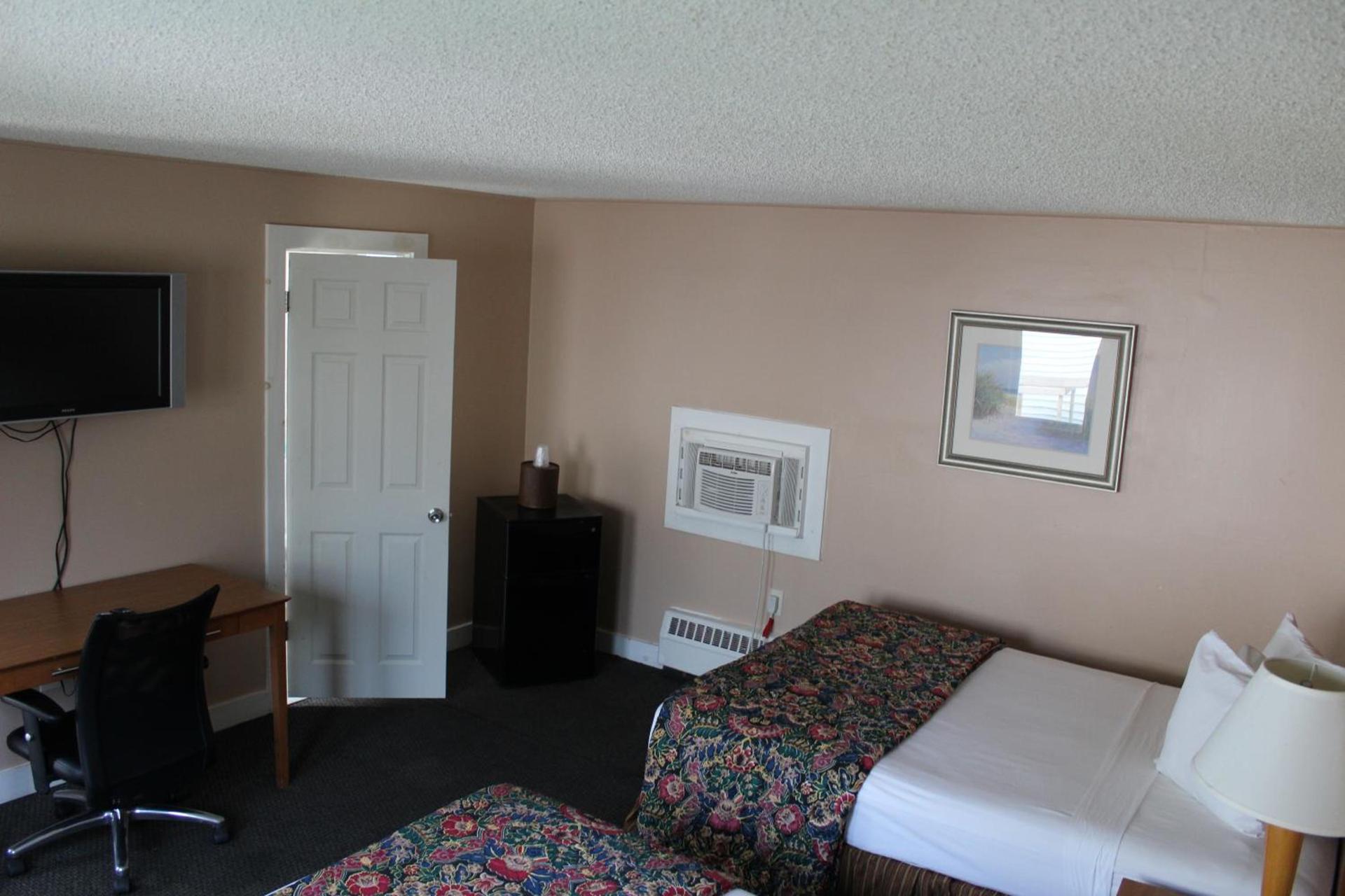 Capri Motel photo 79