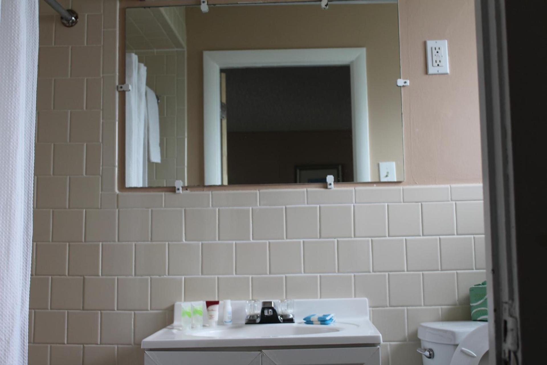Capri Motel photo 68
