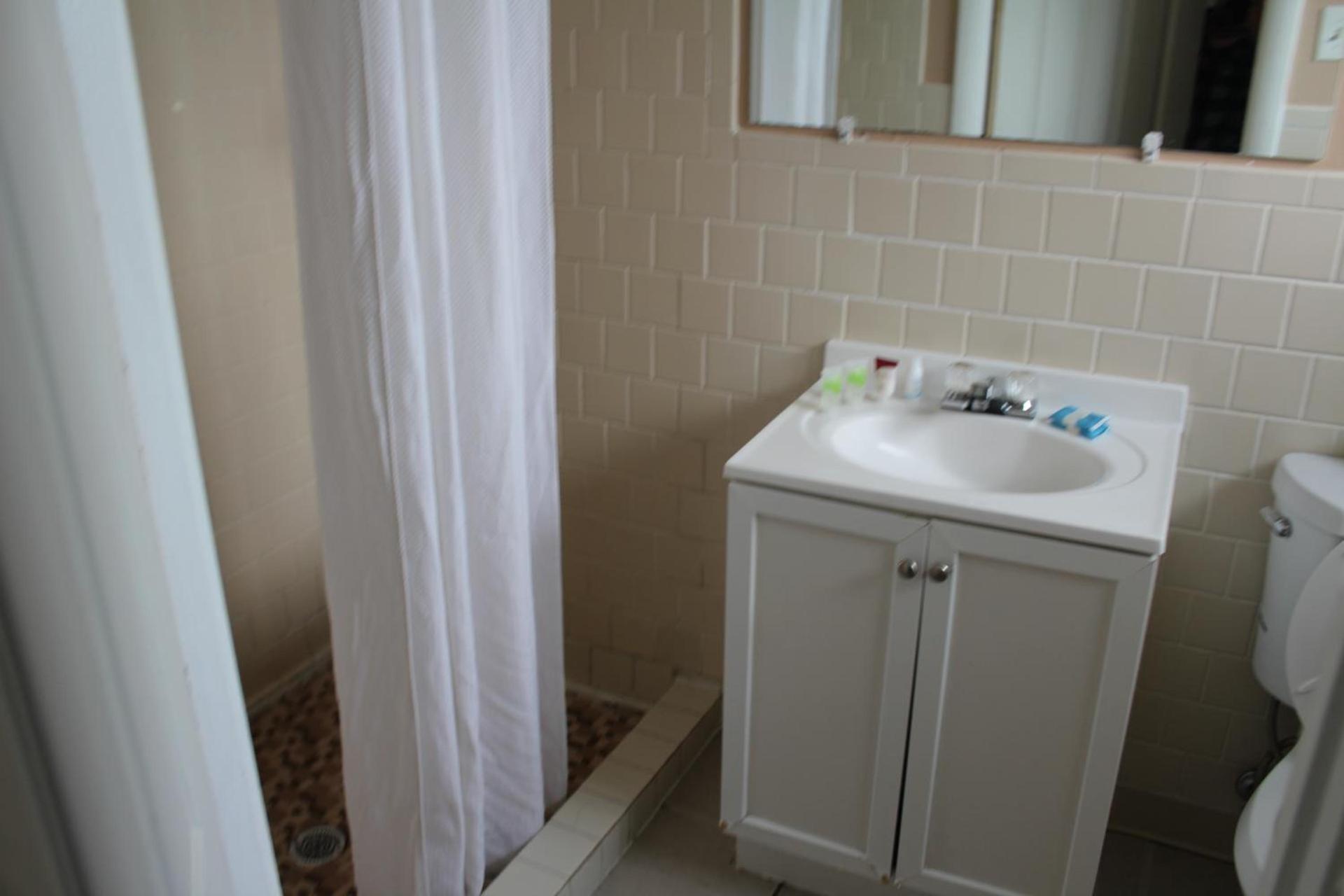 Capri Motel photo 56